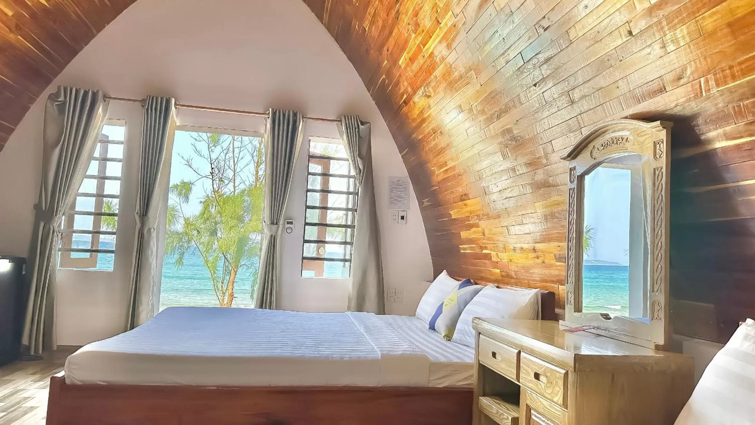 Quadruple Room with Sea View in Hoa Loi resort, Song Cau-Phu Yen