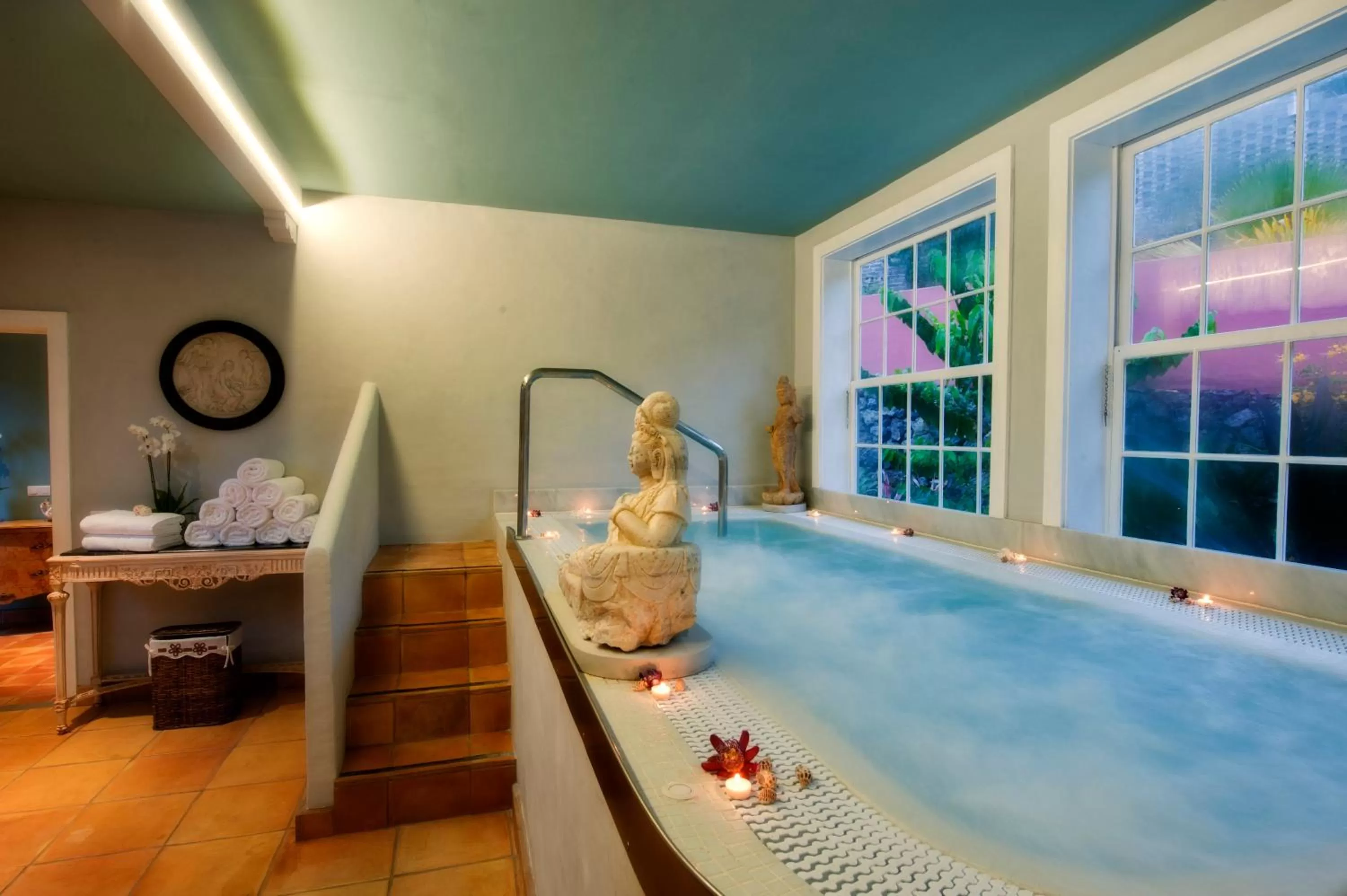 Hot Tub in Hotel Hacienda de Abajo-Adults Only-Lujo