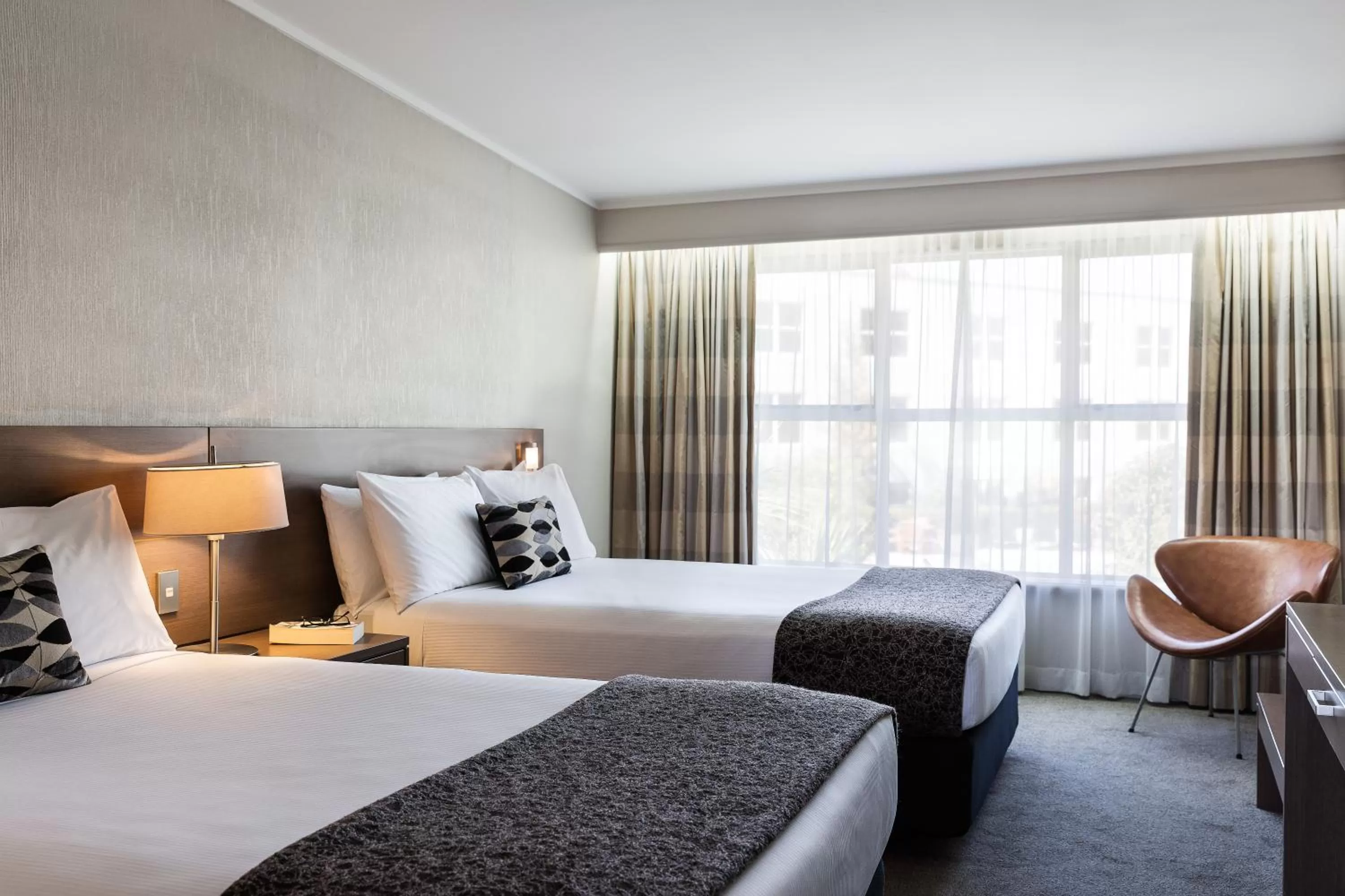 Garden view, Bed in Mercure Queenstown Resort