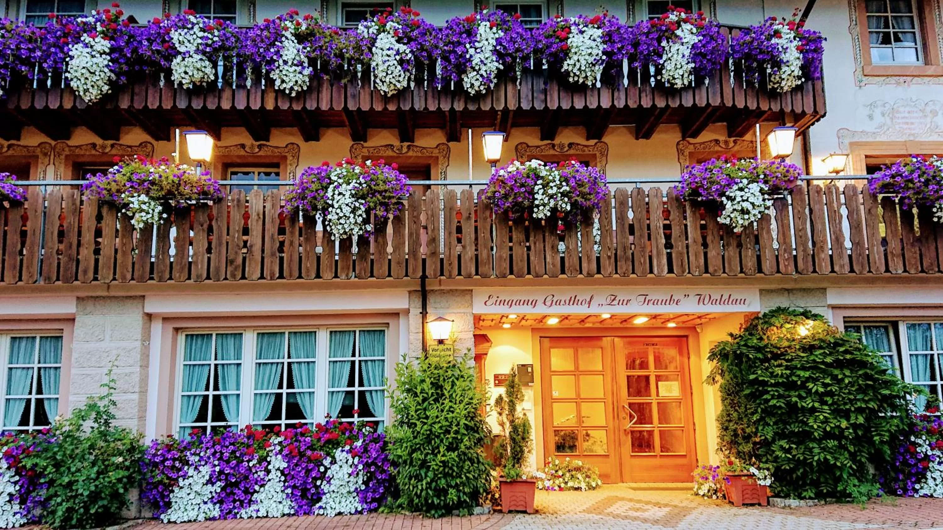 Facade/entrance in ZUR TRAUBE Schwarzwaldhotel & Restaurant am Titisee