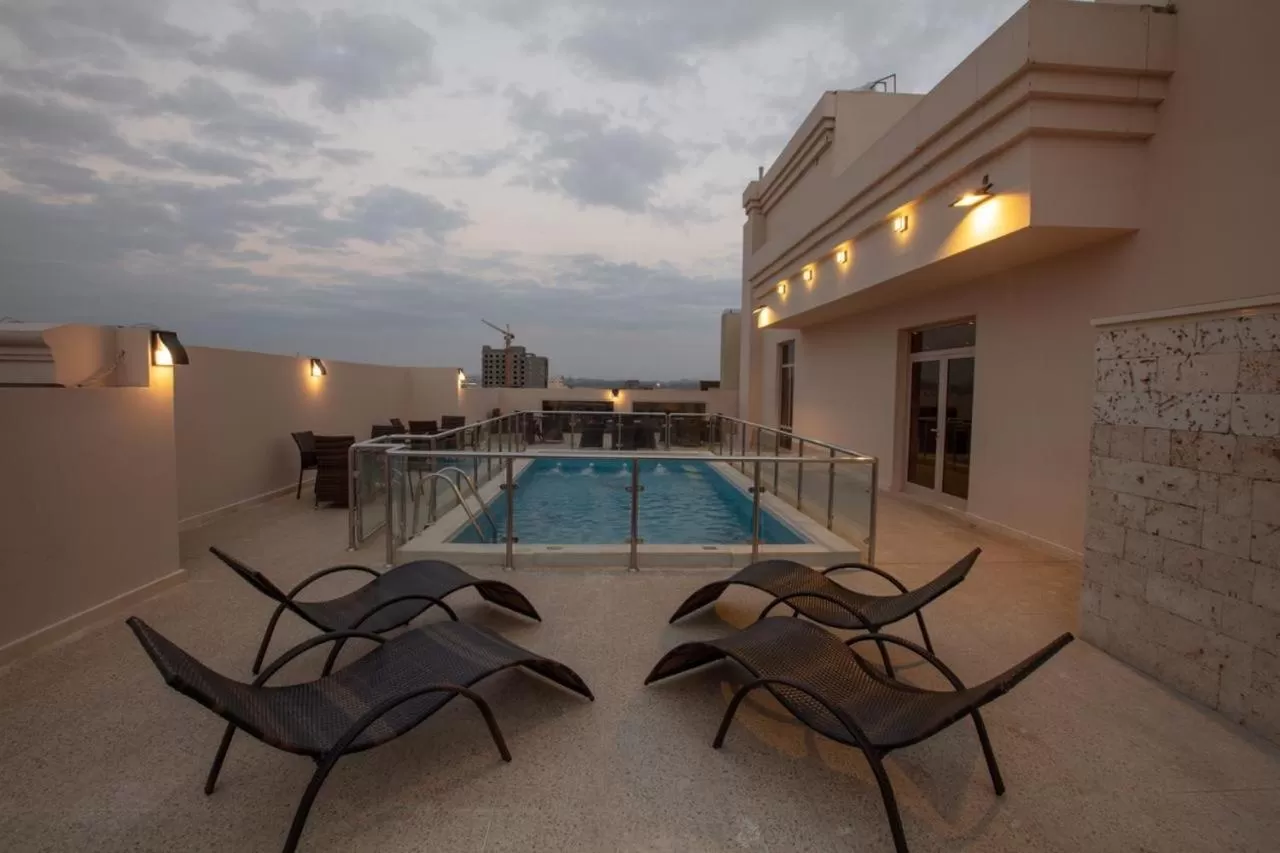 Swimming Pool in Seasons Park Hotel