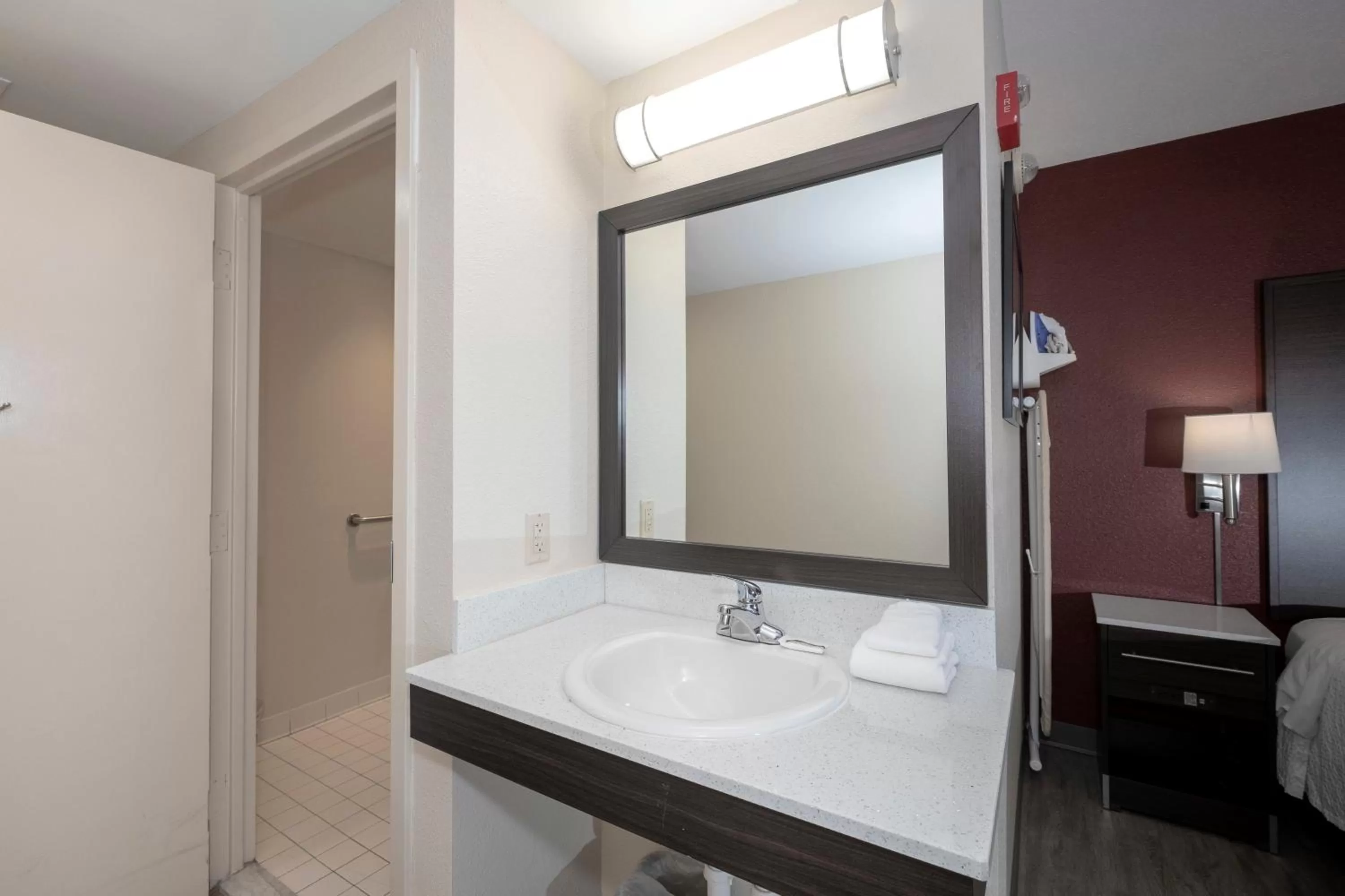 Photo of the whole room in Red Roof Inn Leesburg, VA