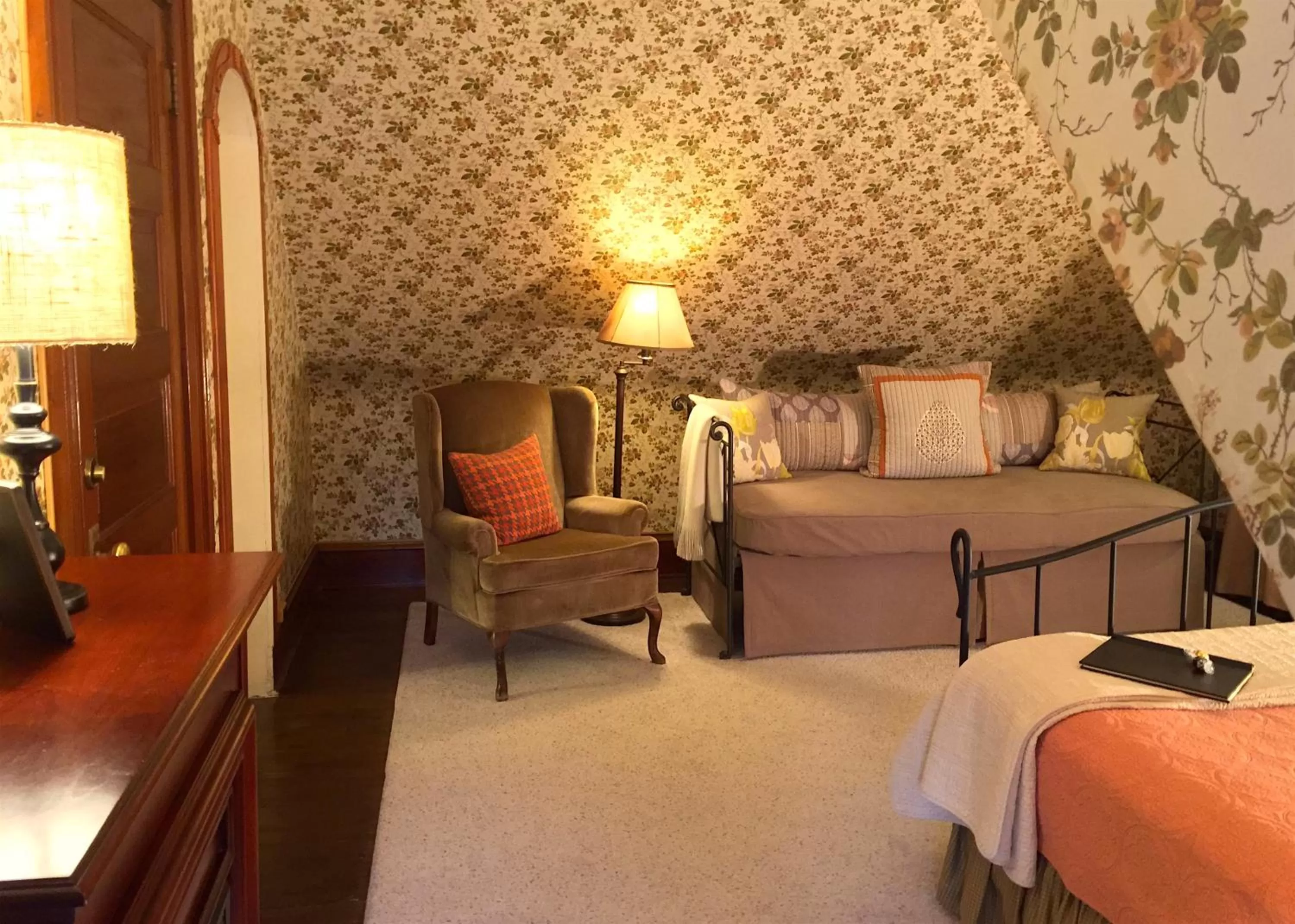 Bed in The Lancaster Bed and Breakfast