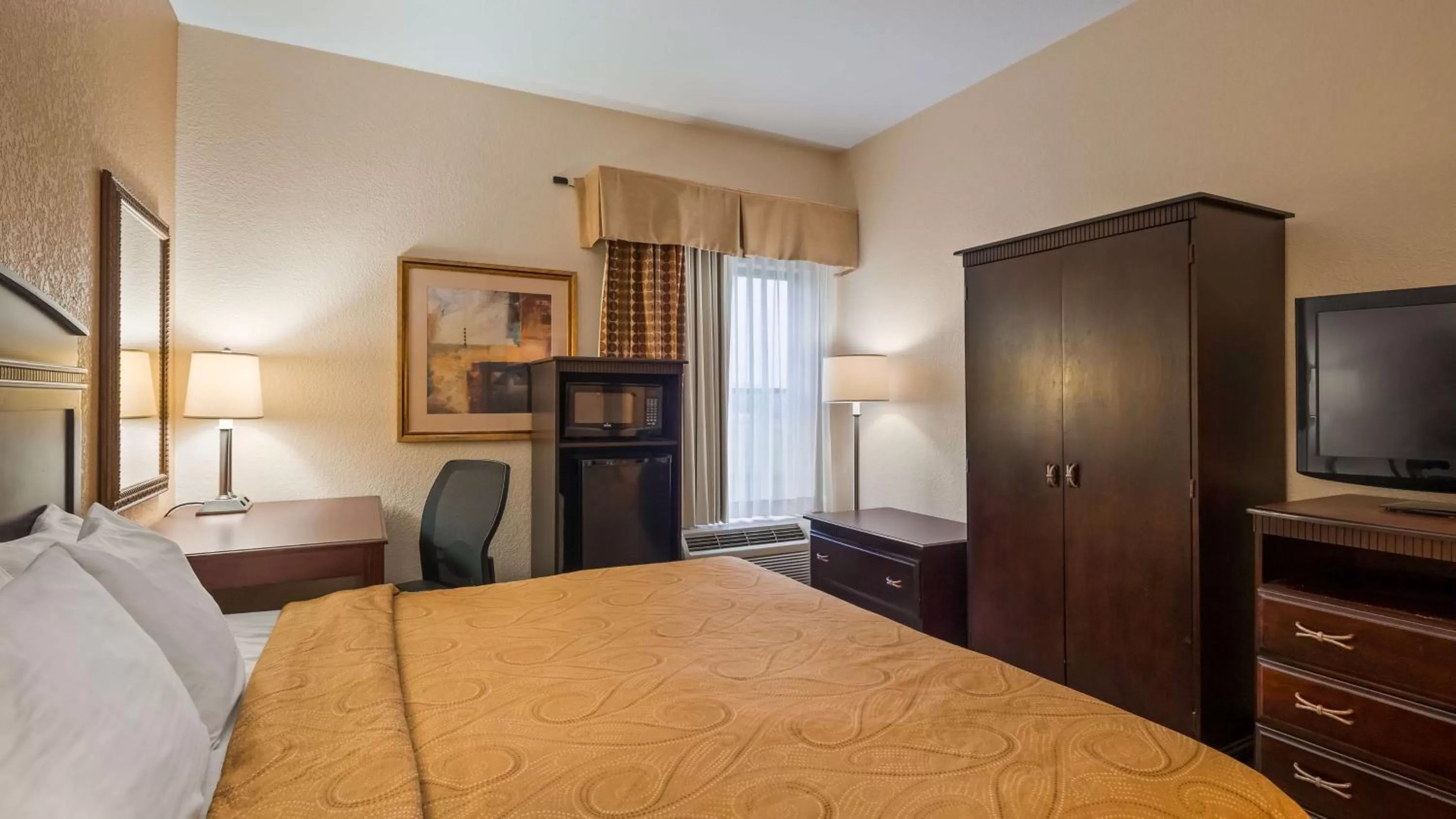 King Room - Non-Smoking in Baymont By Wyndham Monroe Ohio