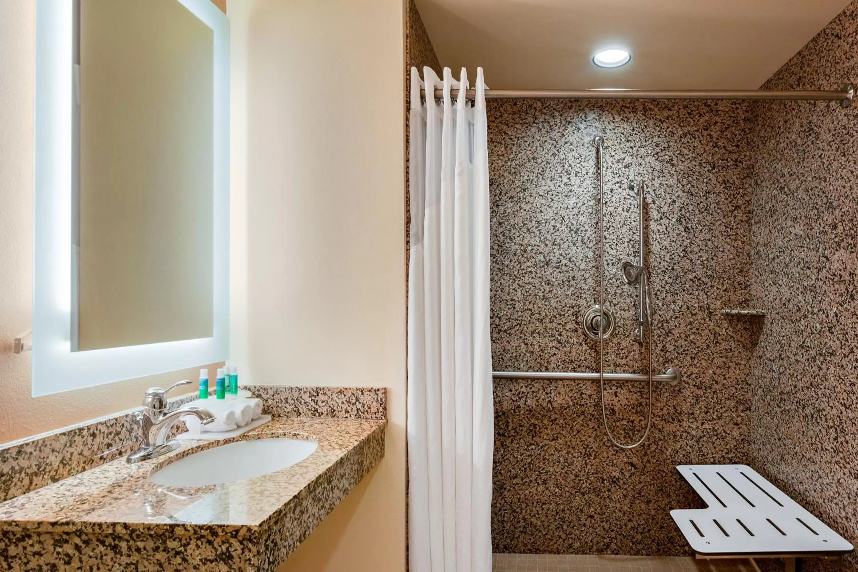 King Room - Mobility Access/Roll in Shower - Non-Smoking in Holiday Inn Express and Suites Missoula by IHG King Room - Mobility Access/Roll in Shower - Non-Smoking in Holiday Inn Express and Suites Missoula by IHG