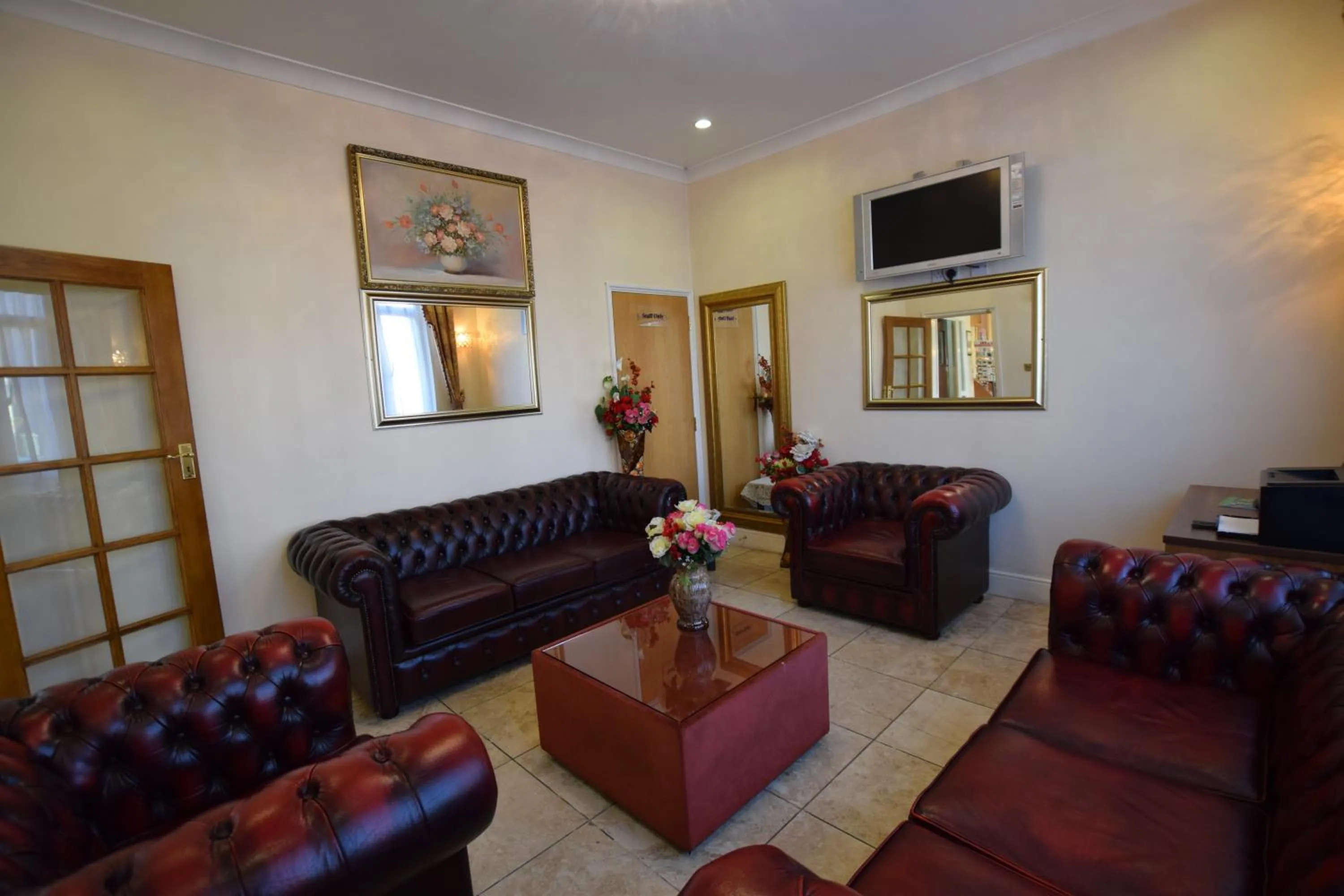 Living room in Cranbrook Hotel