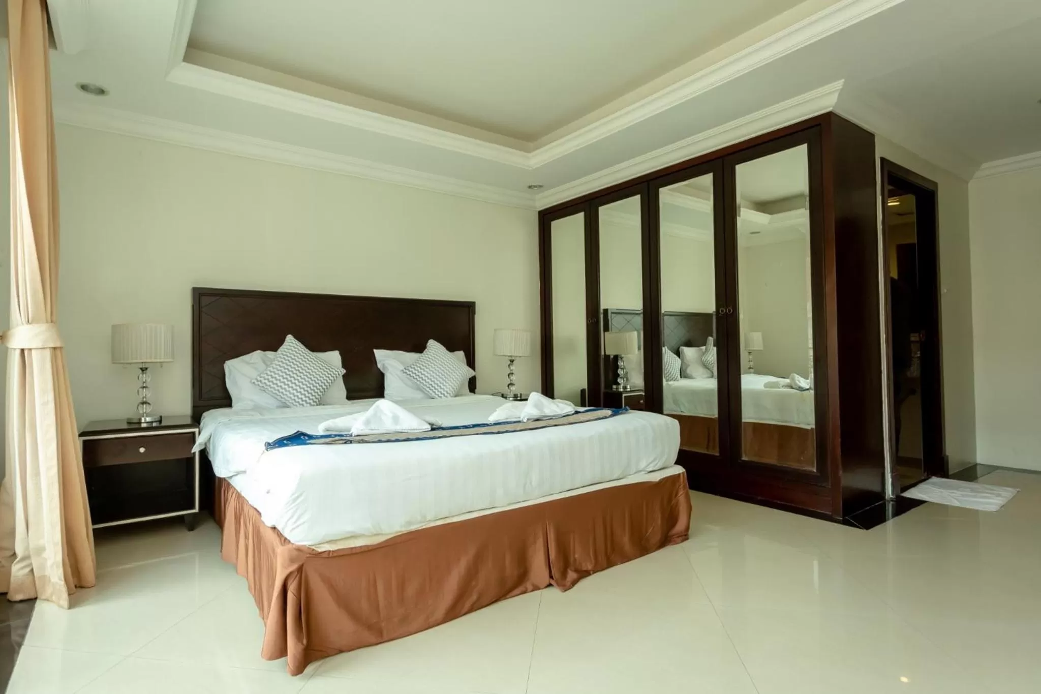 Bed in Ivory Palace Hotel
