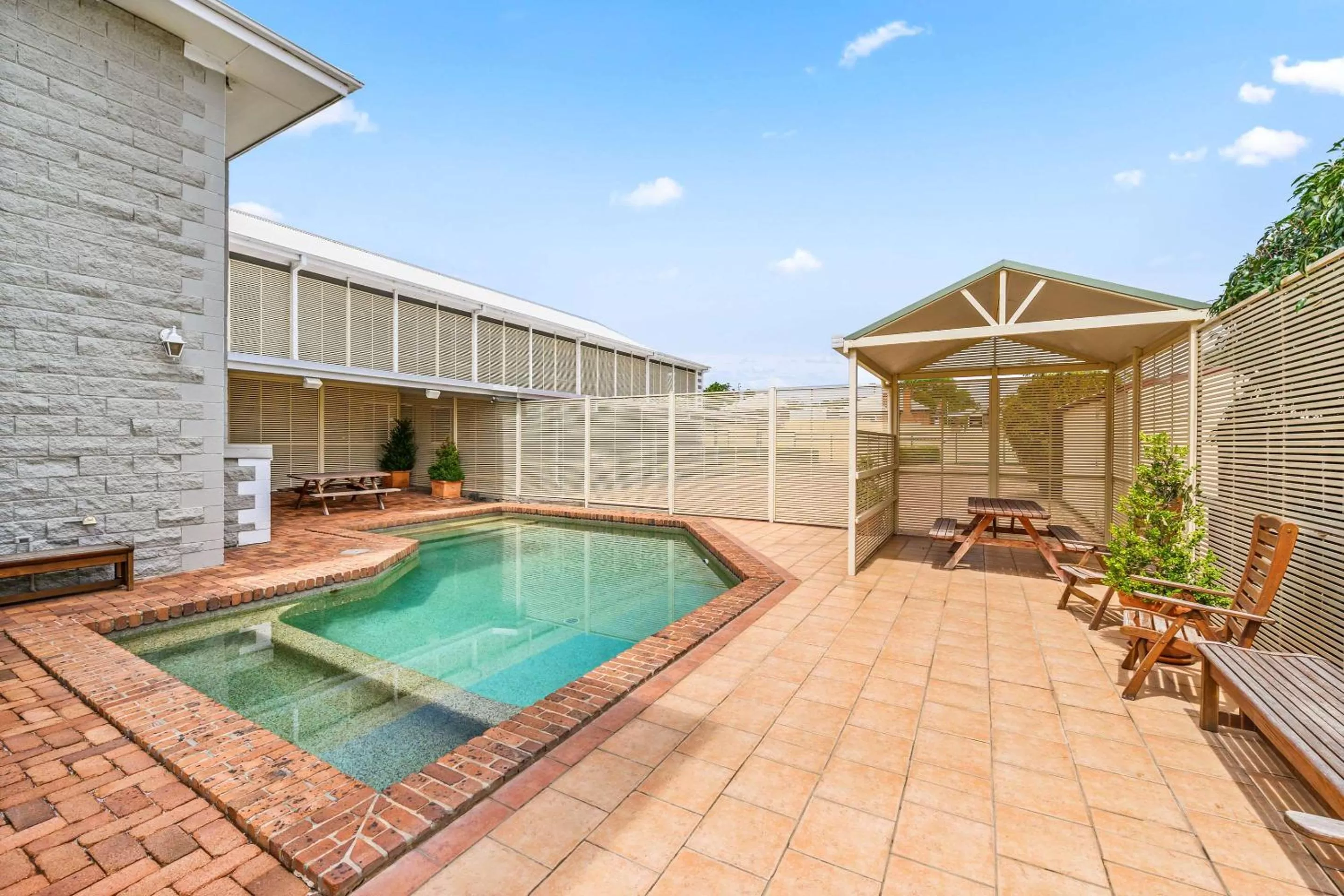 Swimming pool in Quality Inn Ashby House Tamworth