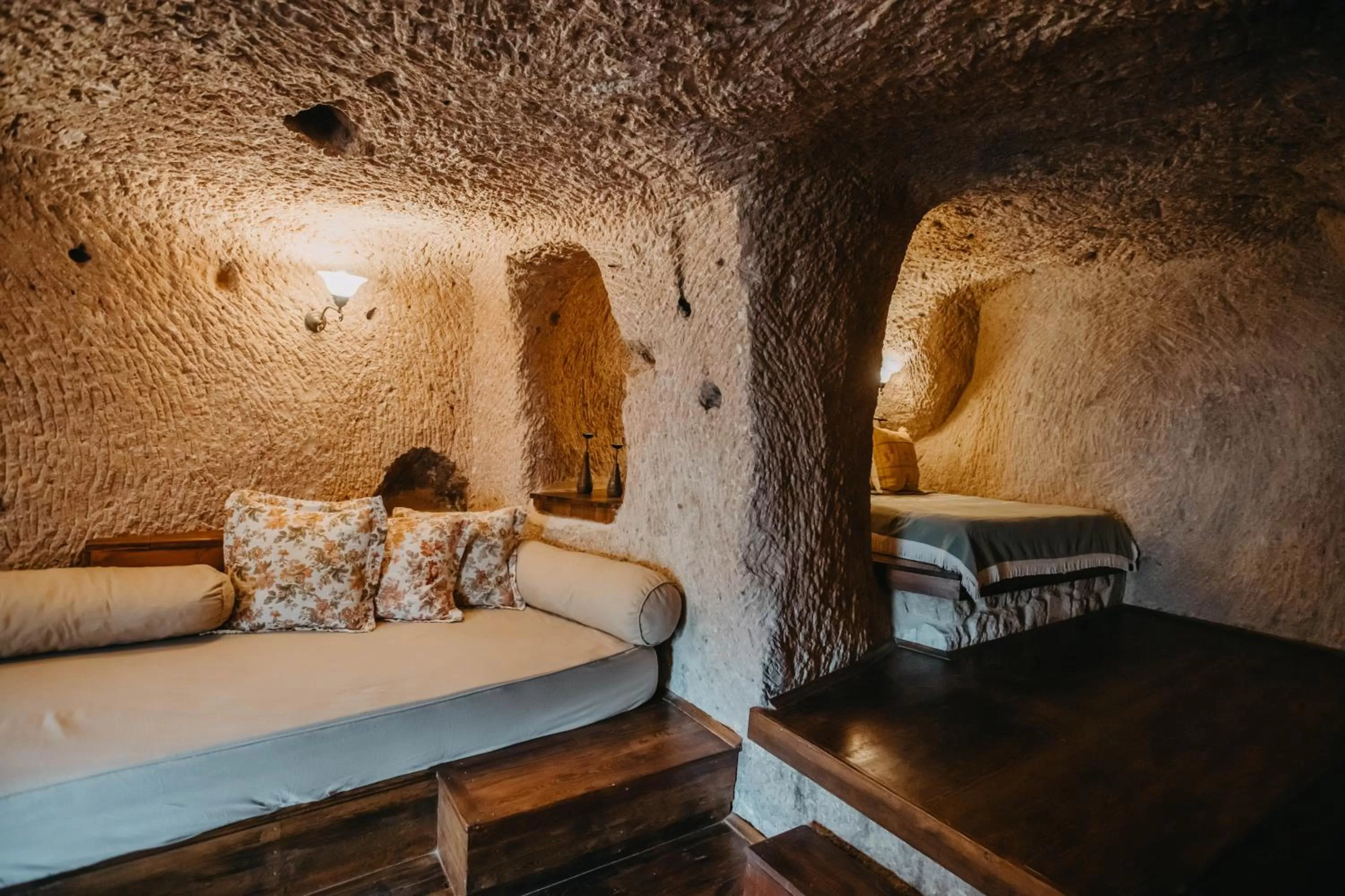 Photo of the whole room, Bed in Melekler Evi Cave Hotel