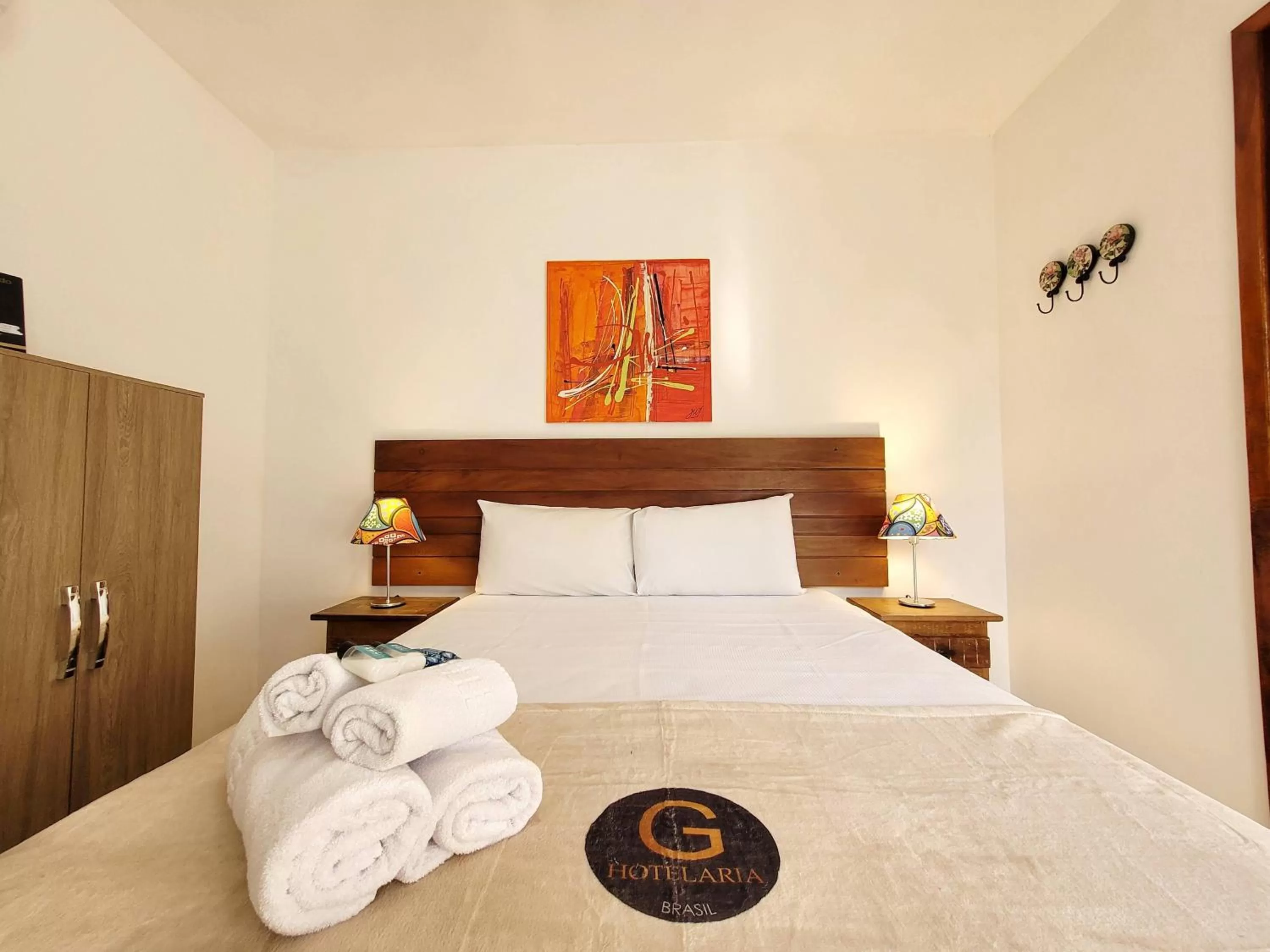 Photo of the whole room, Bed in Pousada Casa Centro Búzios