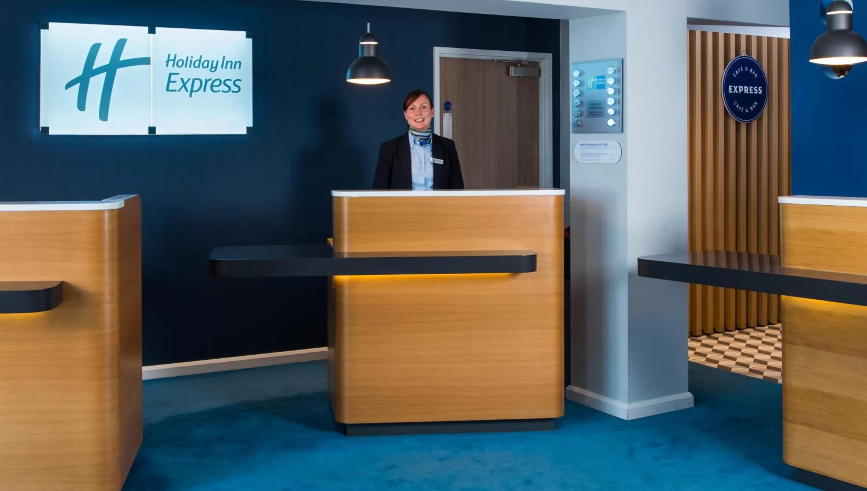 Lobby or reception in Holiday Inn Express Portsmouth – North by IHG
