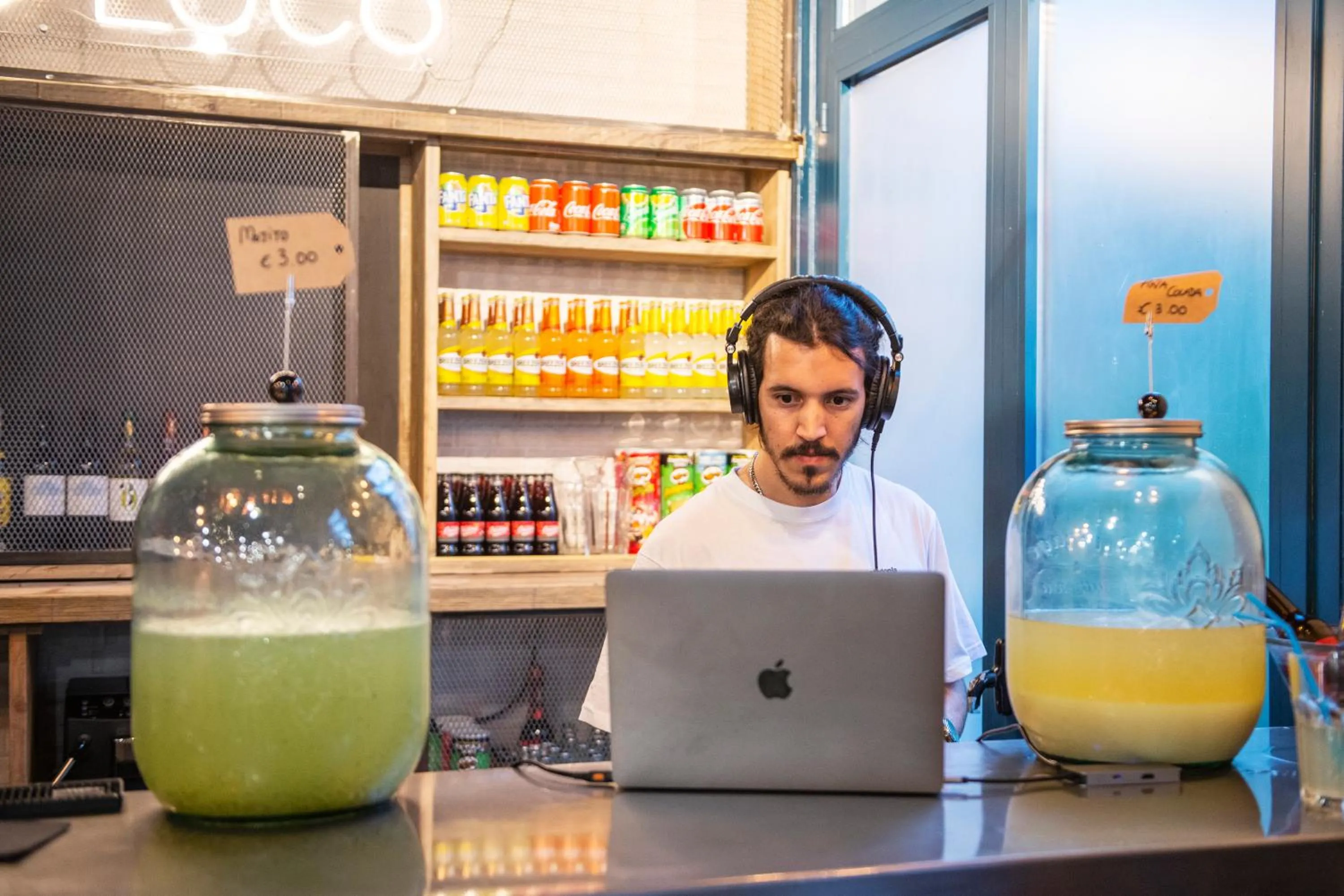 Drinks in Safestay Barcelona Passeig de Gràcia