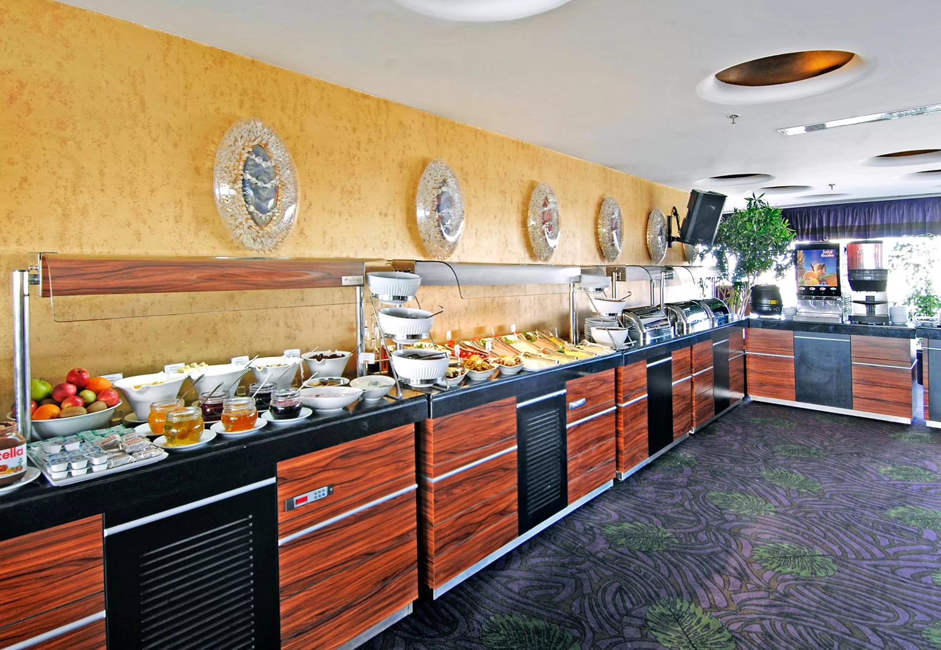 Restaurant/places to eat in Taxim Hill Hotel