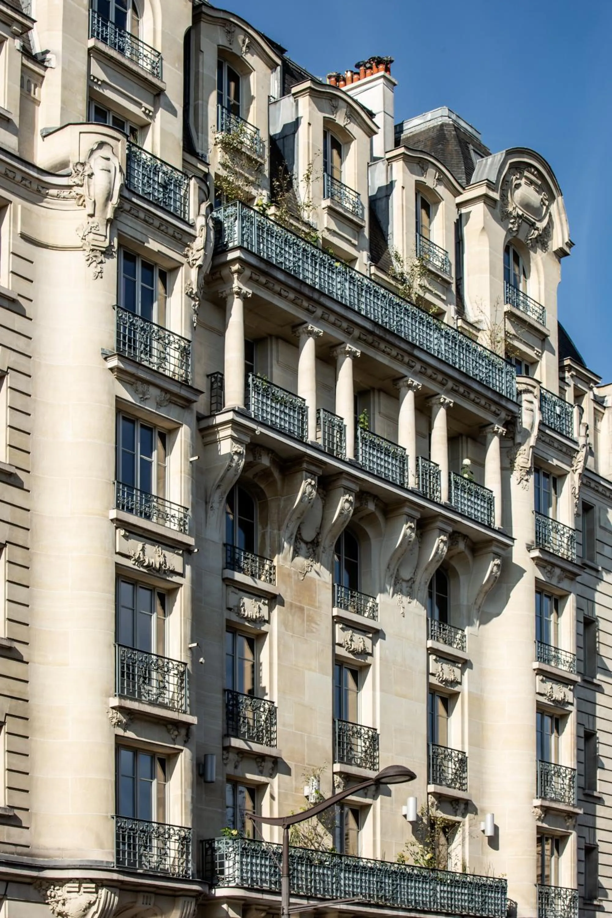 Property building in Hotel Flanelles Paris