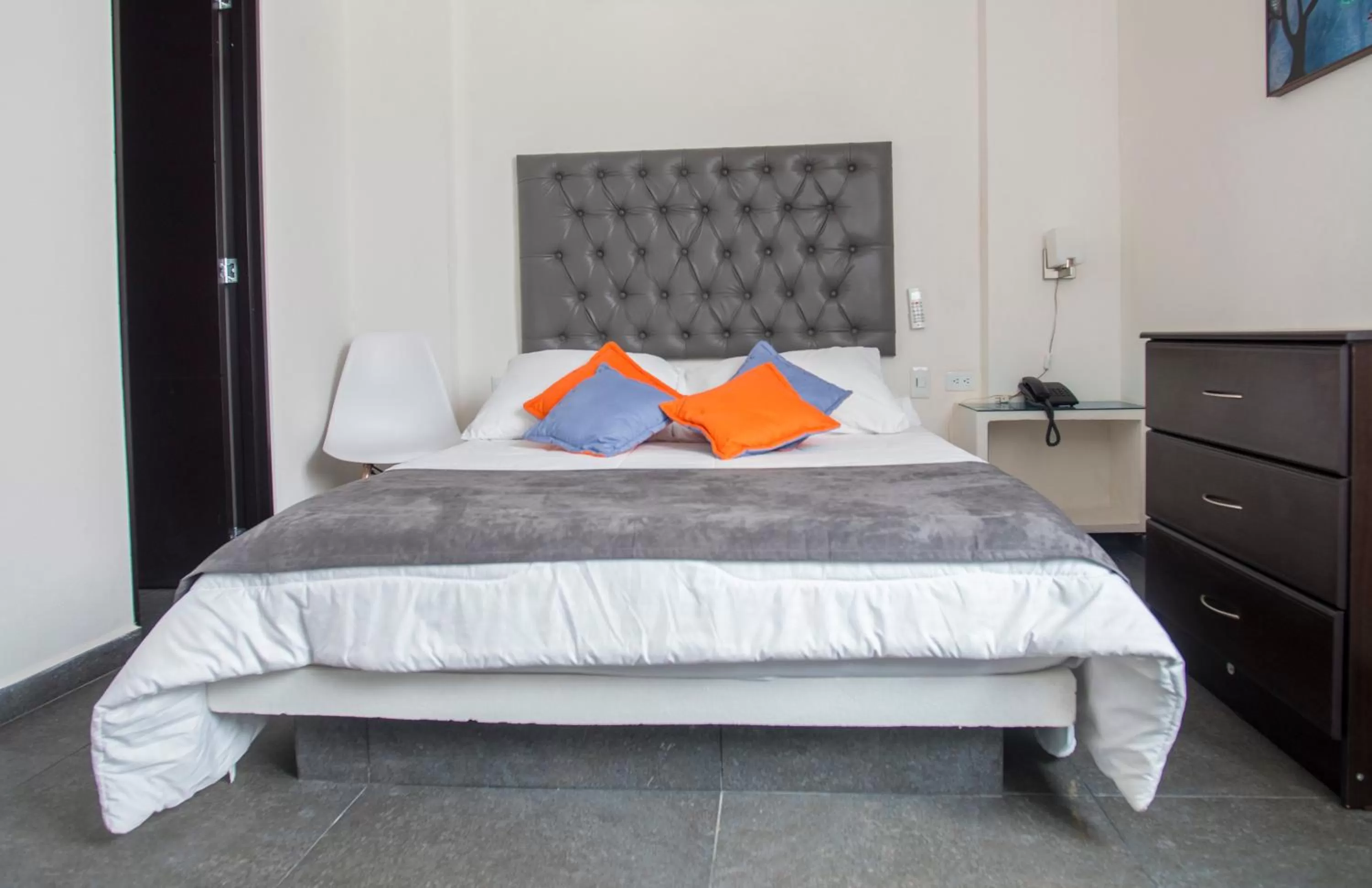 Property building, Bed in Hotel Grand H&R