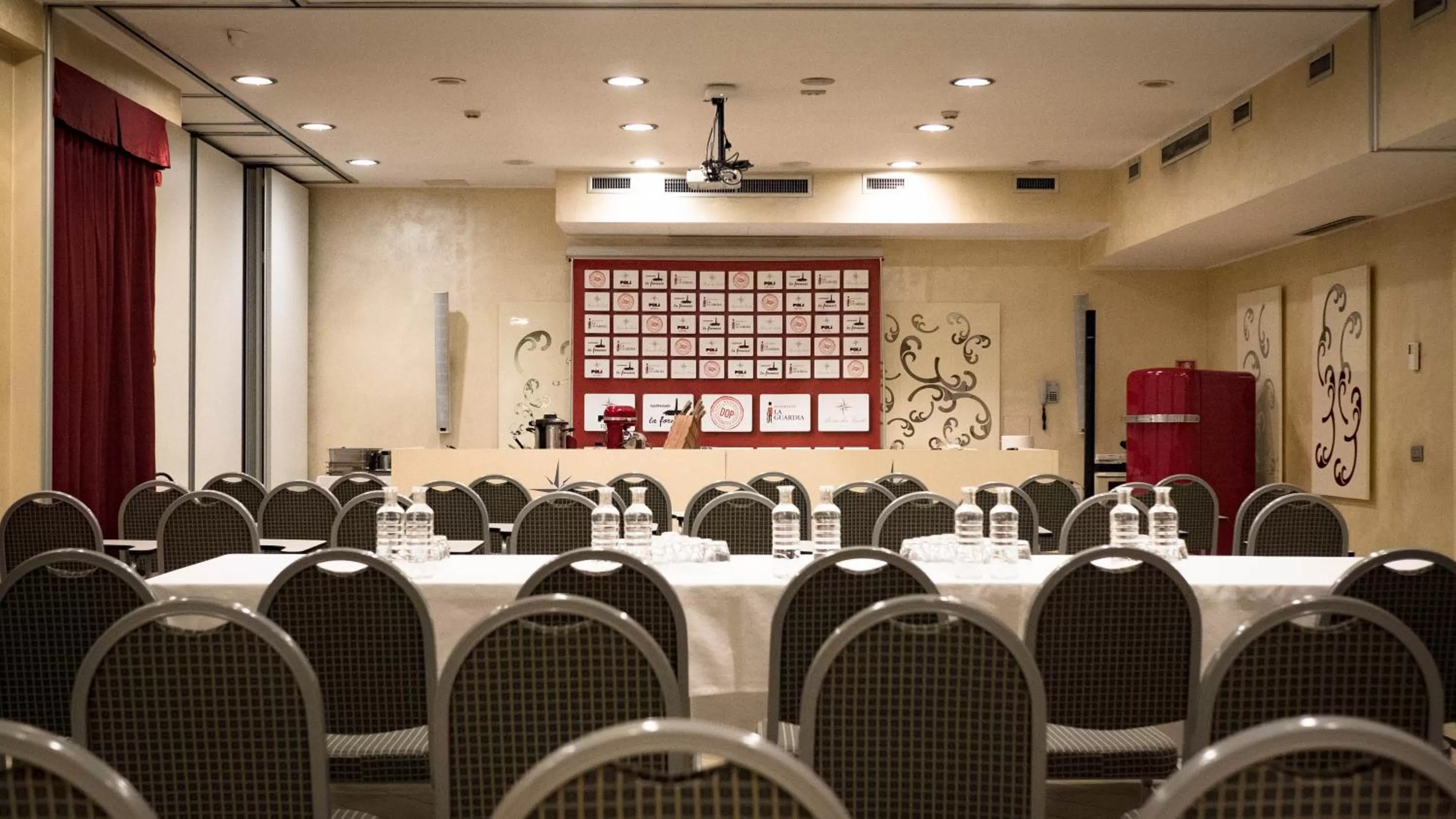 Business facilities in Poli Hotel