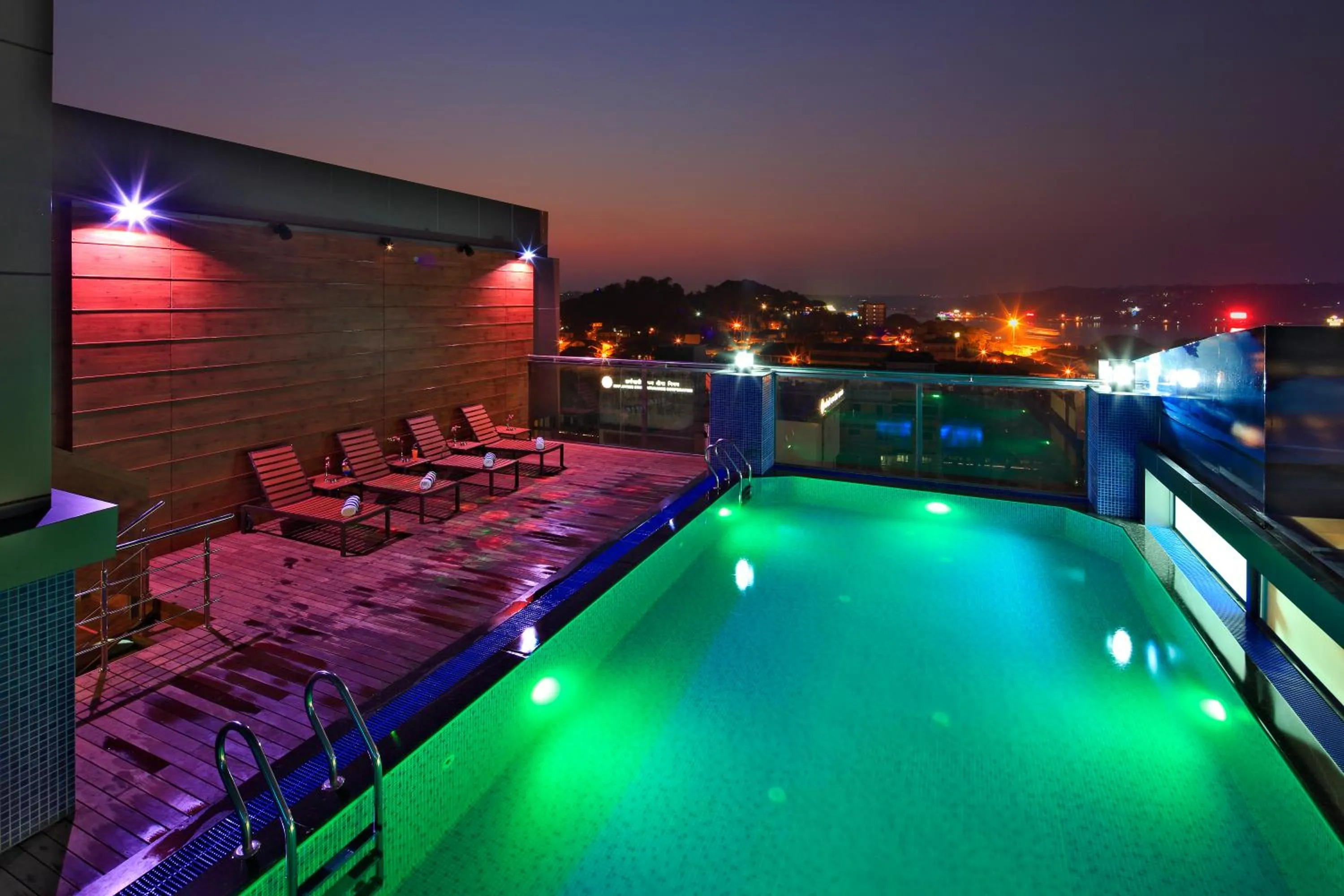 Swimming pool in Country Inn Panjim Goa