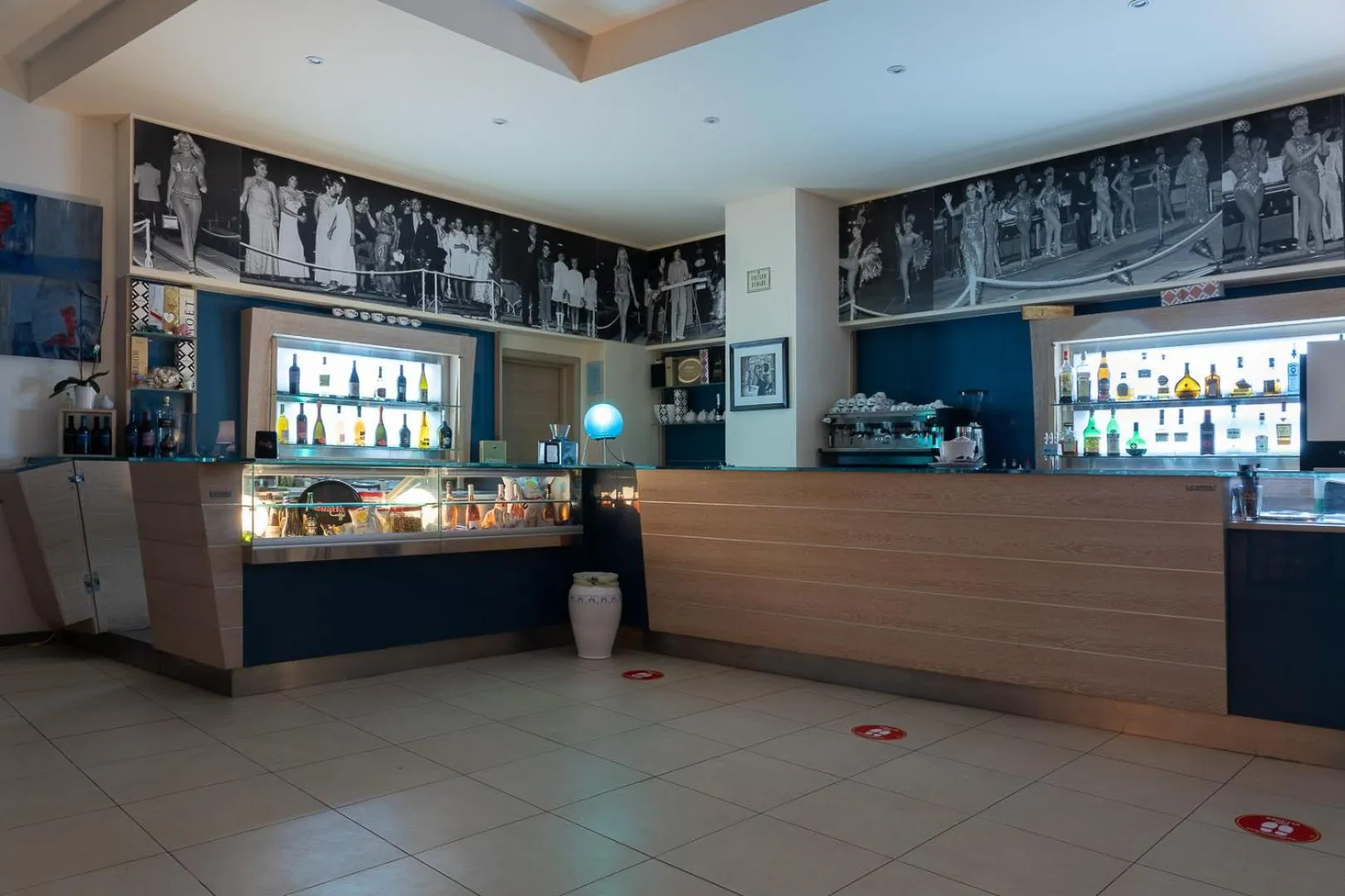 Lounge or bar in Club Azzurro Hotel & Resort