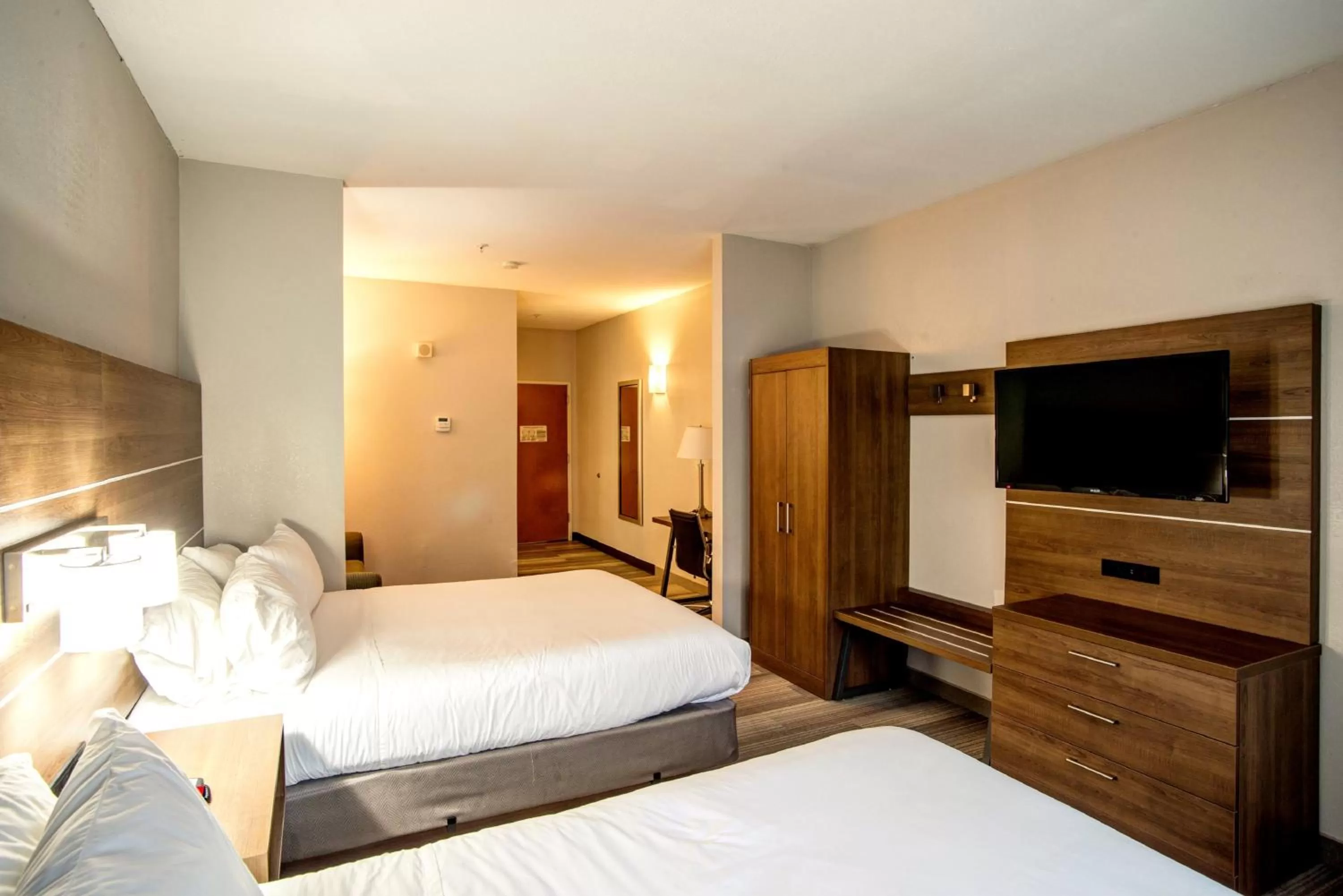Photo of the whole room, Bed in Holiday Inn Express La Plata by IHG