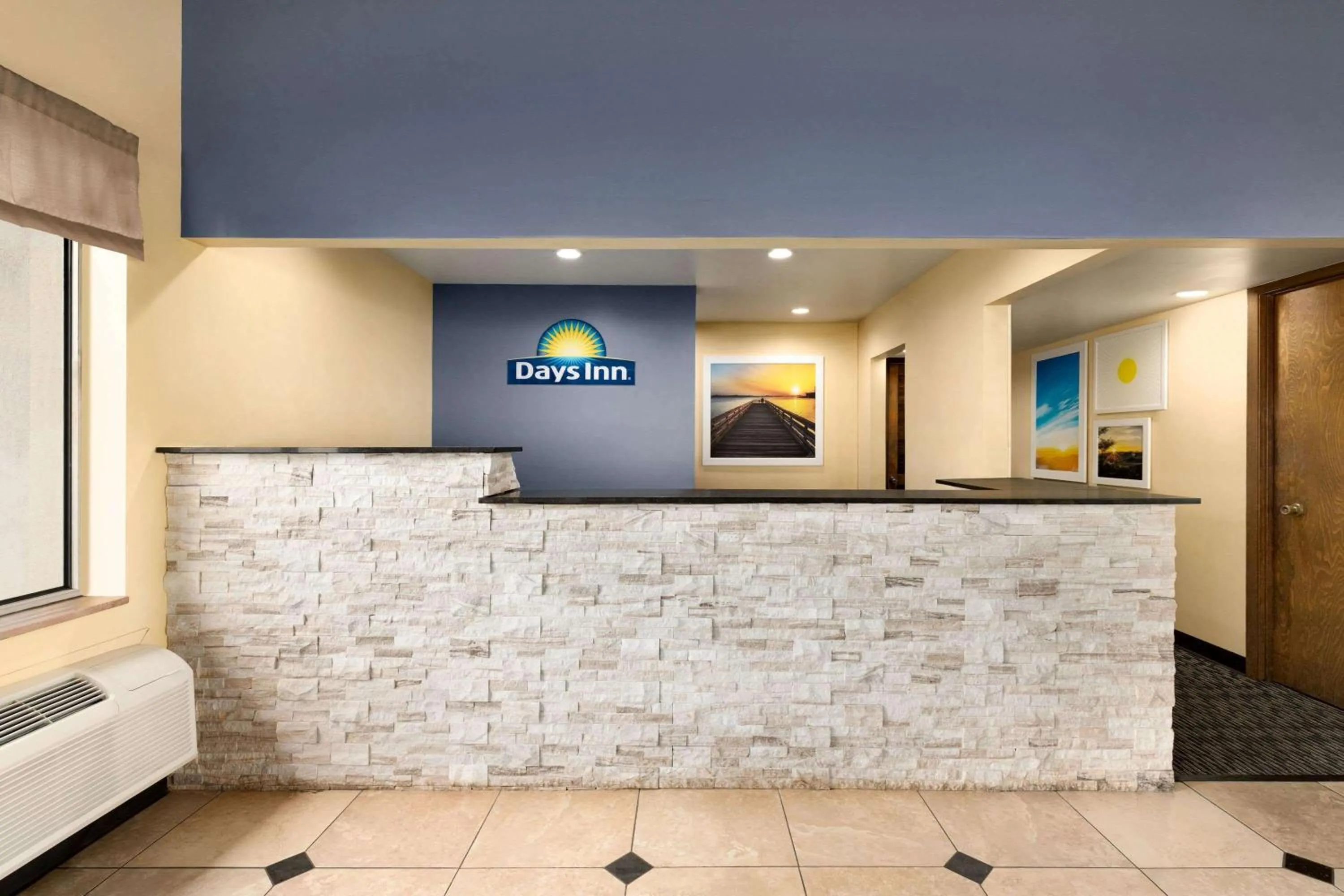 Lobby or reception in Days Inn by Wyndham Oak Ridge Knoxville