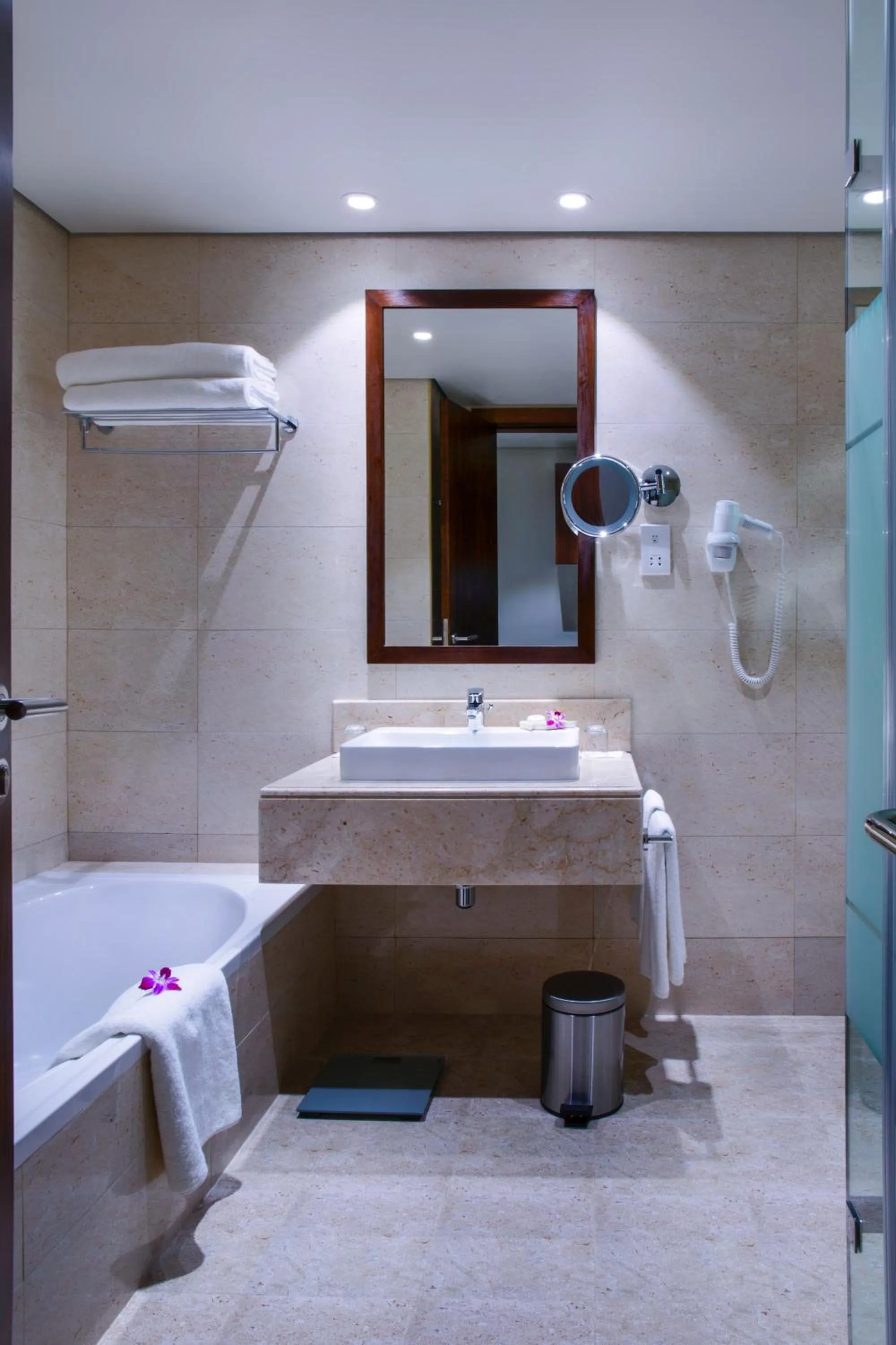 Shower in Danat Jebel Dhanna Resort