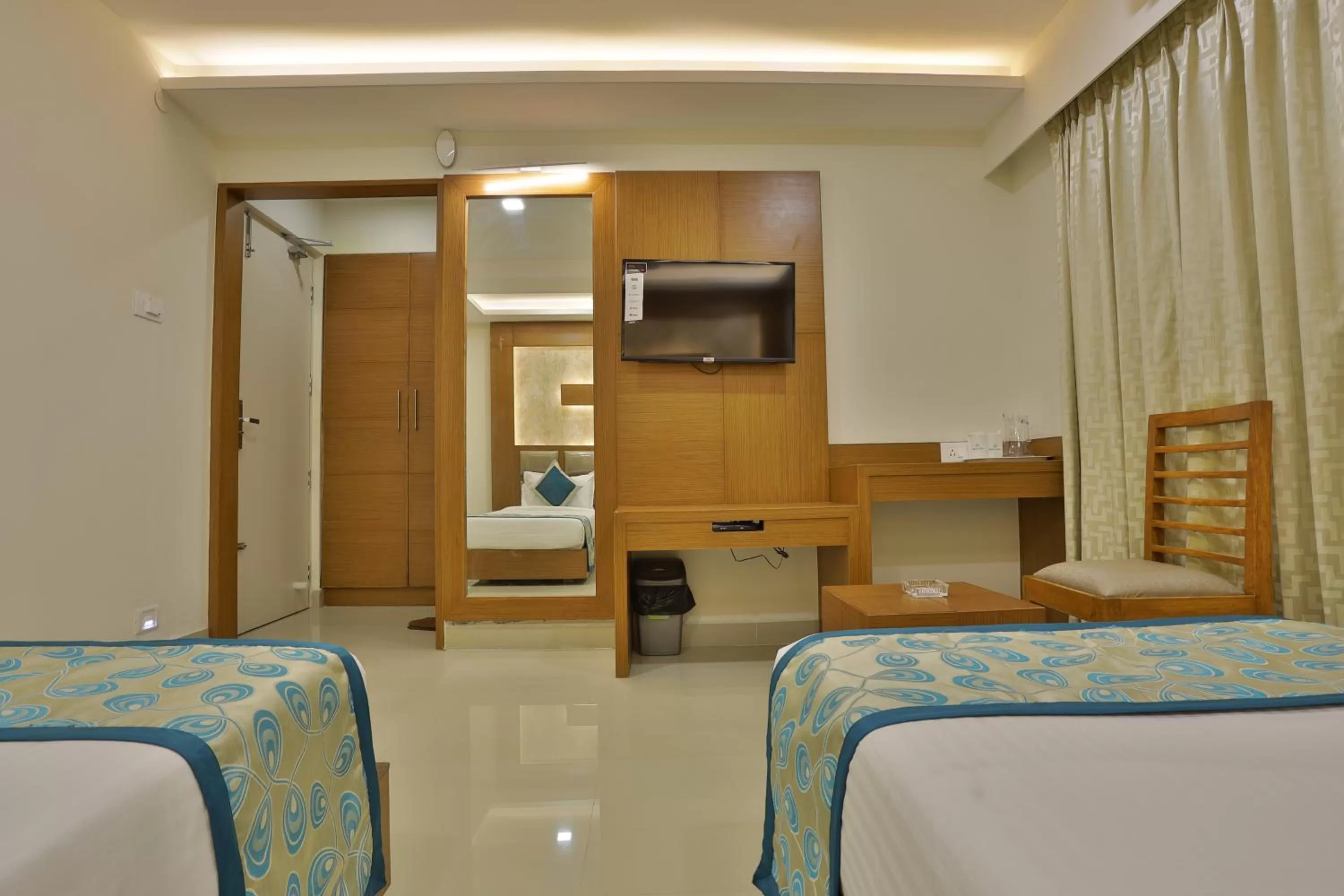 Photo of the whole room, Bed in Greens Suite - Business Class Hotel - Opposite Ripon Building