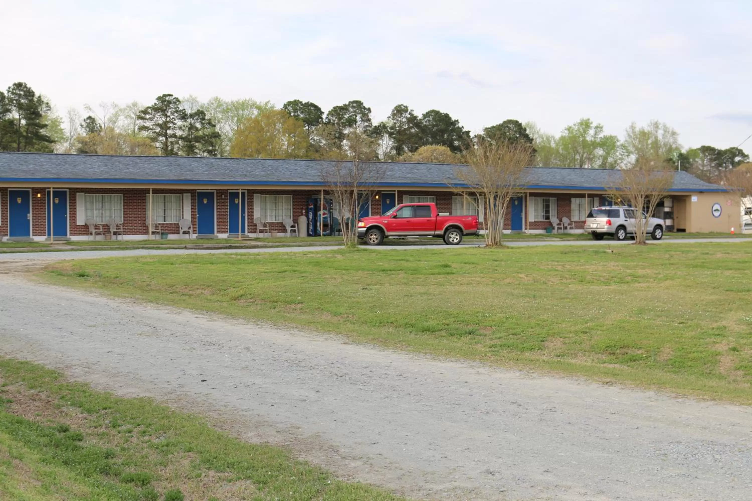 Property building in Four Oaks Lodging