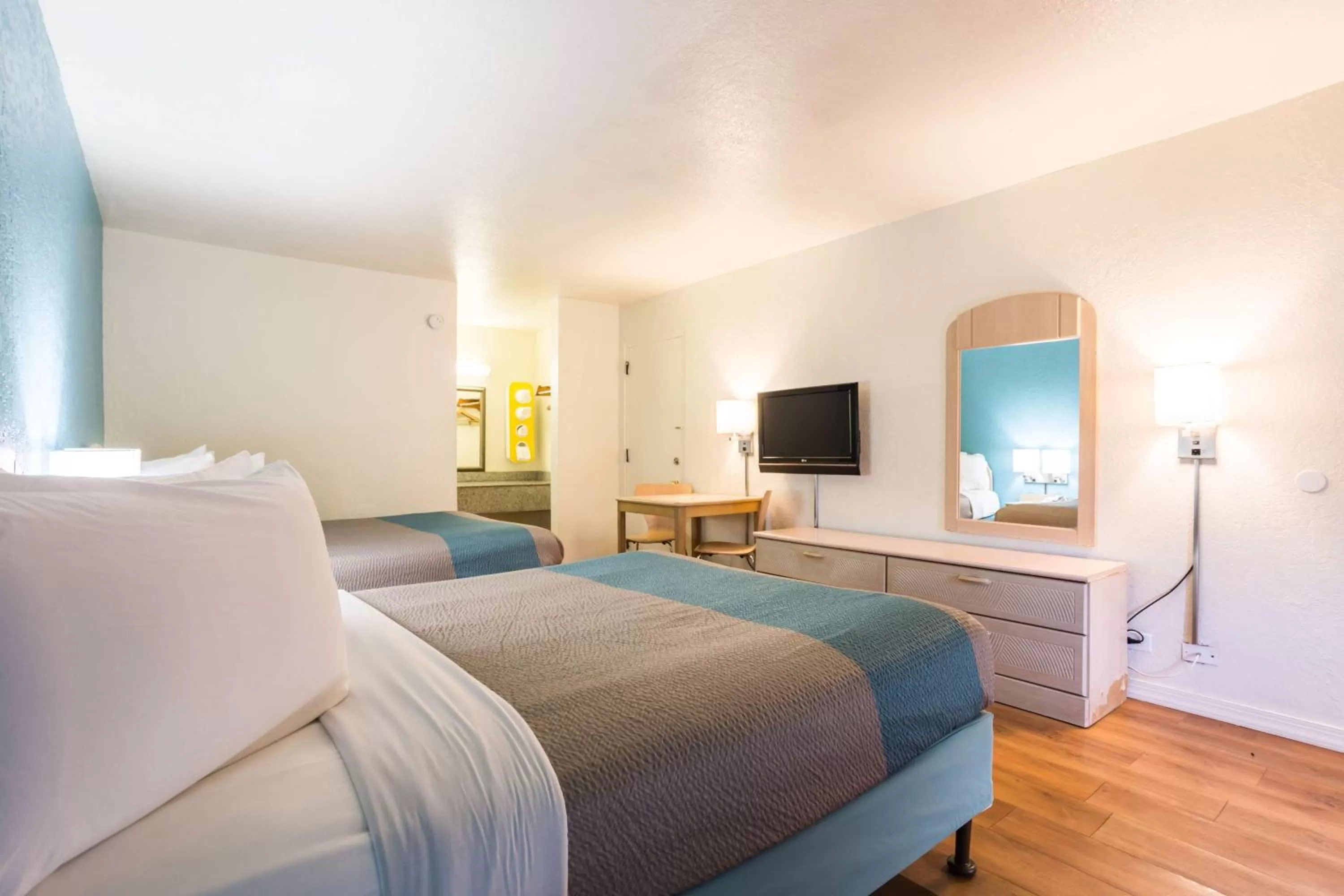 Bedroom, Bed in Motel 6-Spring Hill, FL - Weeki Wachee