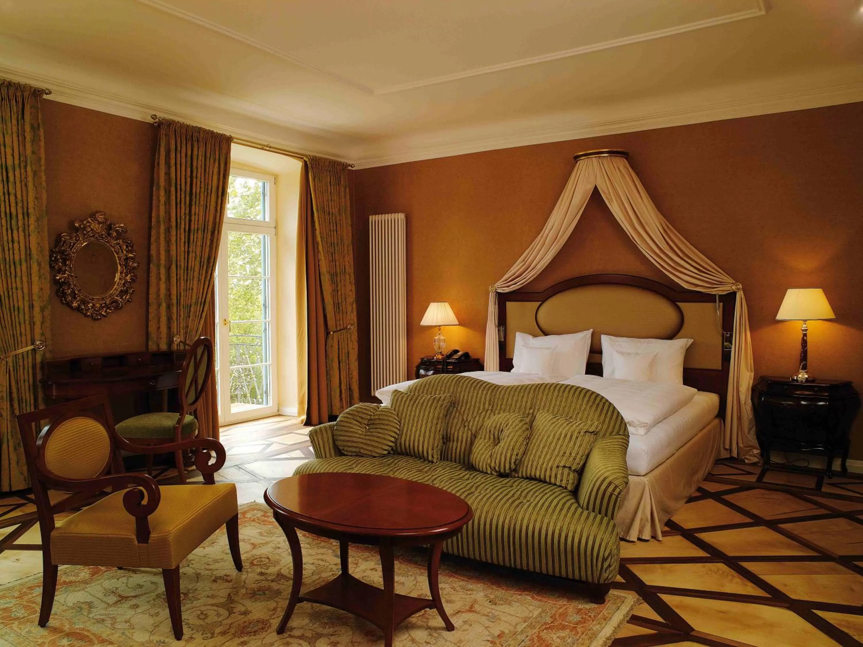 Bed in Schloss Neutrauchburg