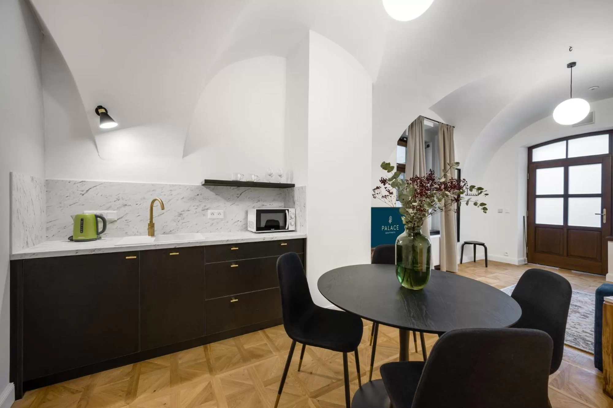 Kitchen or kitchenette in Palace Apartments