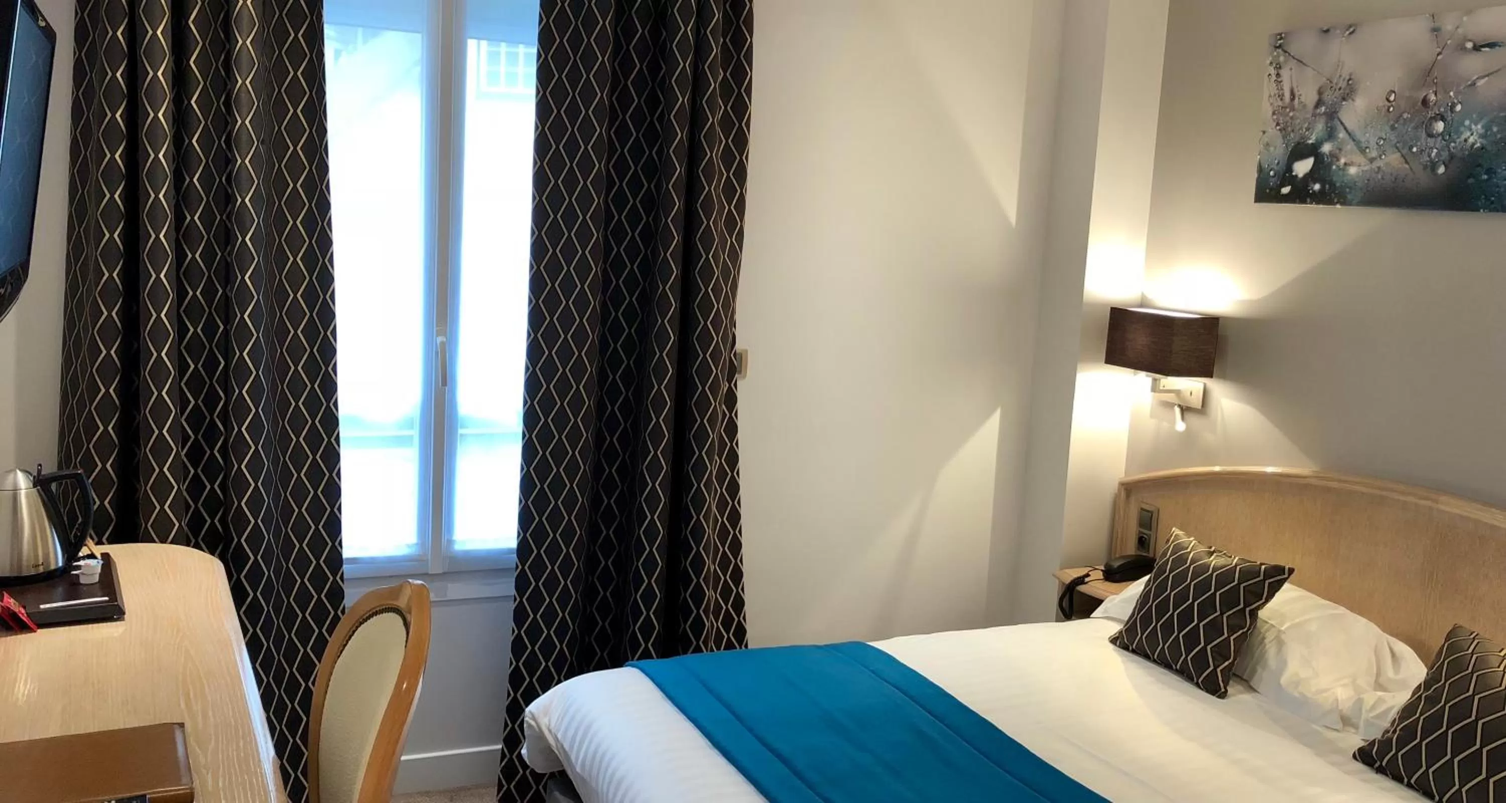 Photo of the whole room, Bed in Hôtel Du Midi Paris Montparnasse