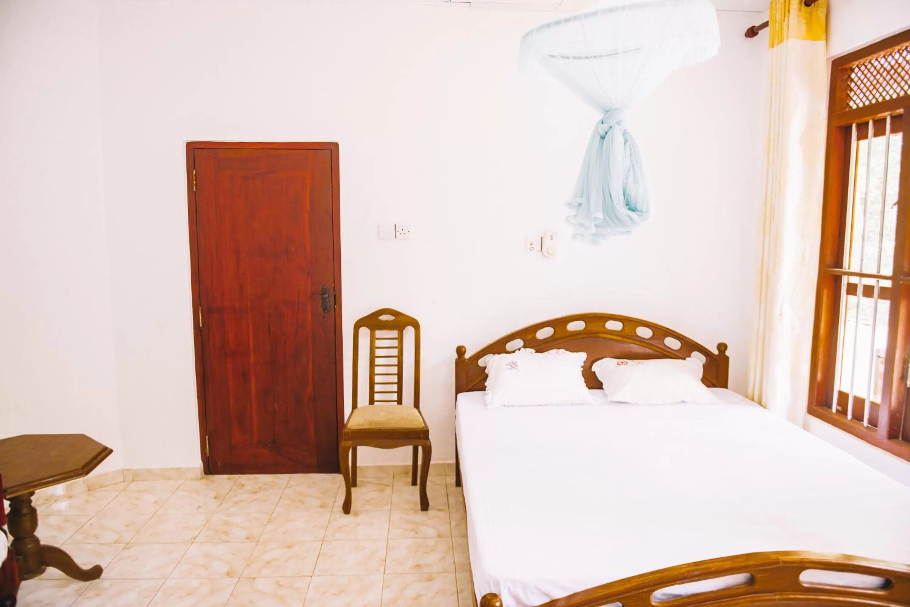 Photo of the whole room, Bed in Kadolana Guest House