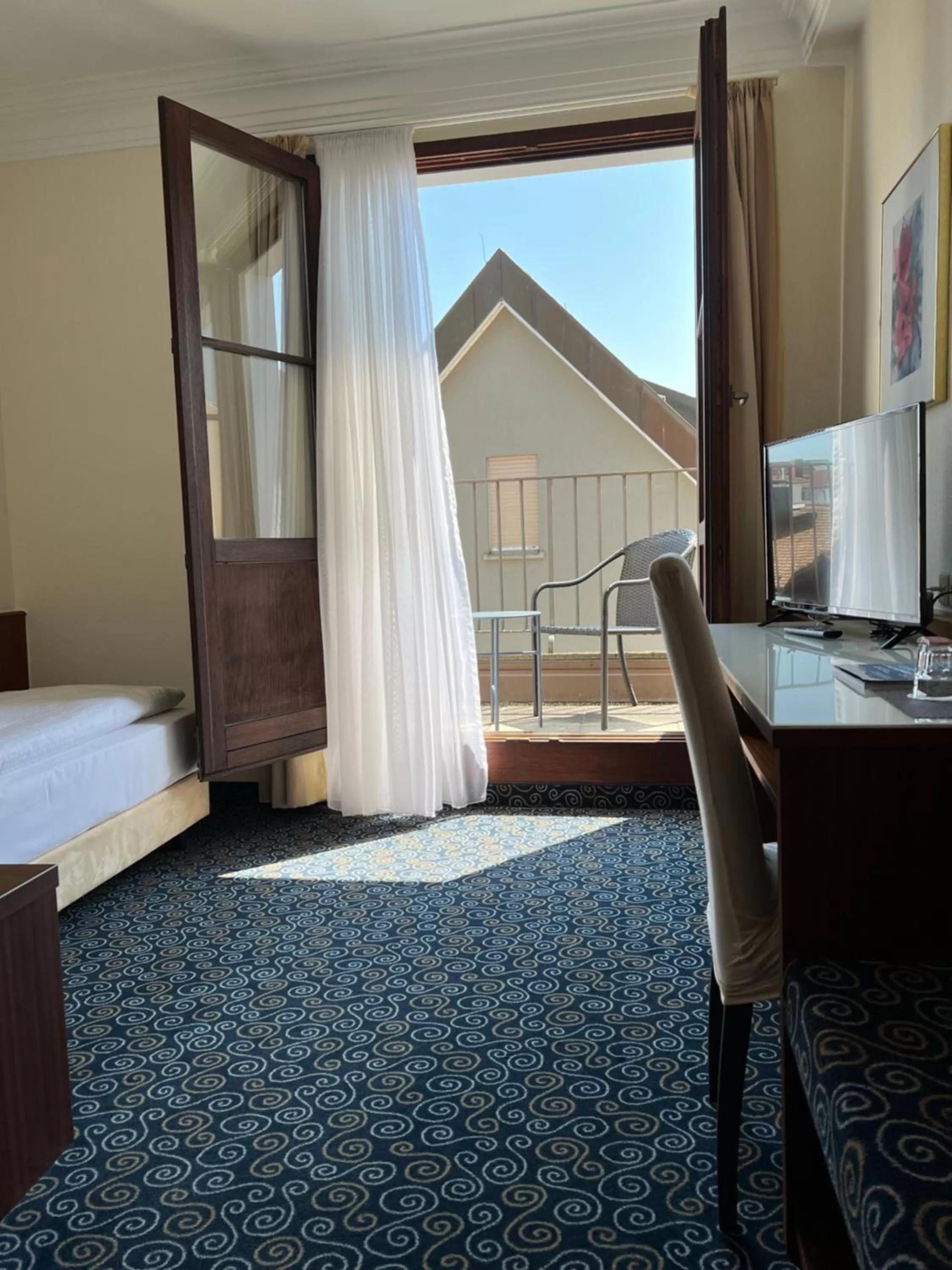 Photo of the whole room in Stadthotel