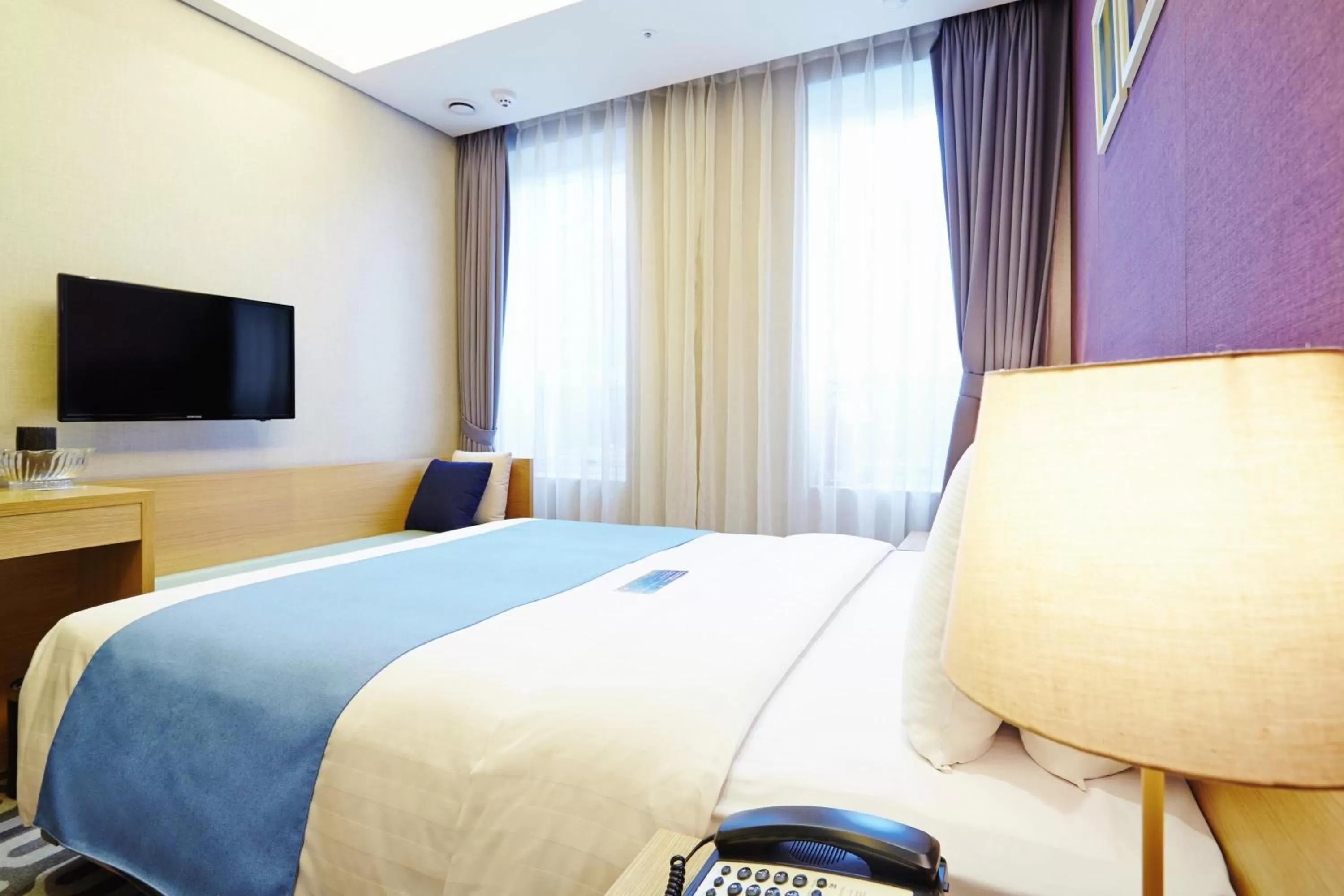 Photo of the whole room, Bed in Days Hotel by Wyndham Seoul Myeongdong
