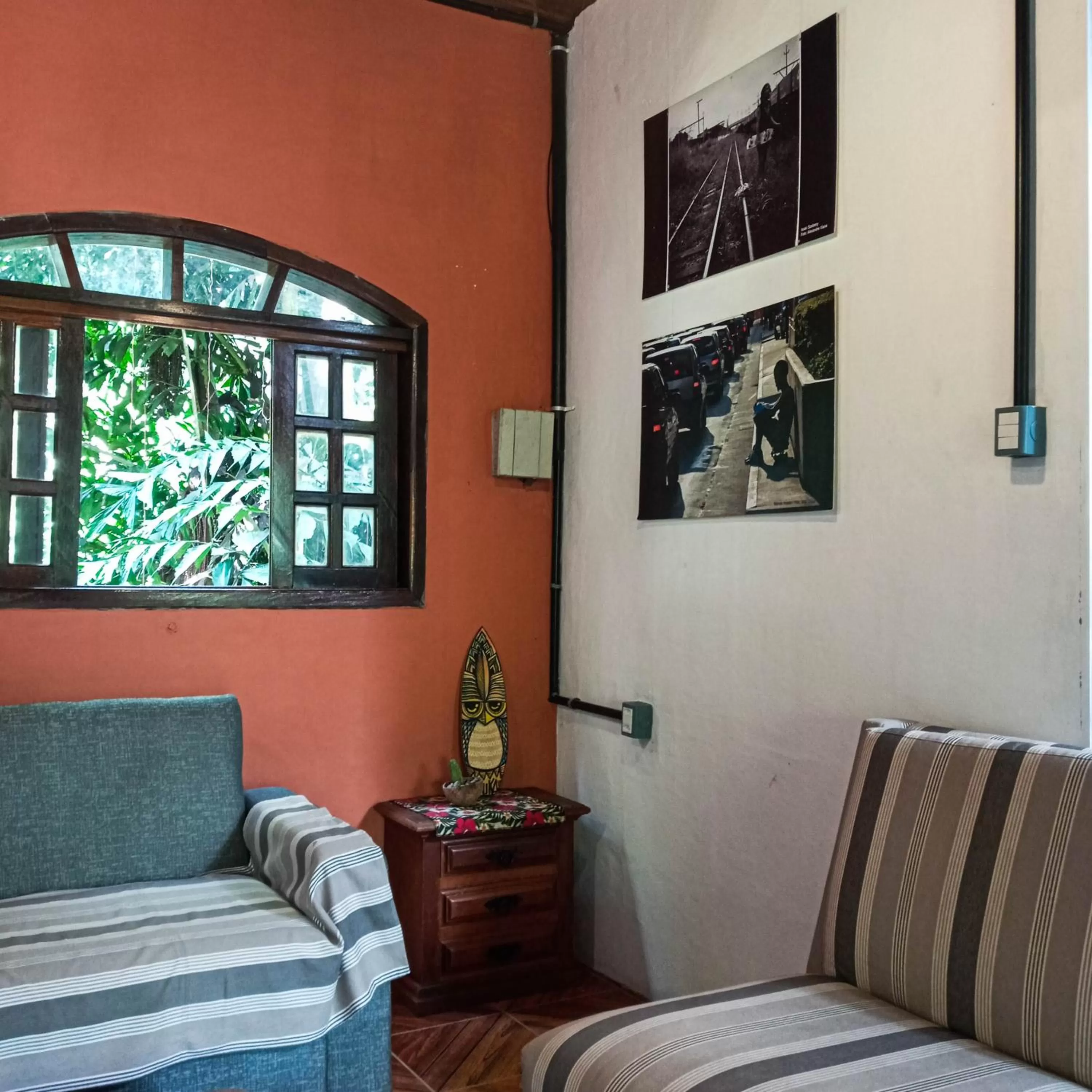 Living room, Bed in Pousada e Hostel Marthi