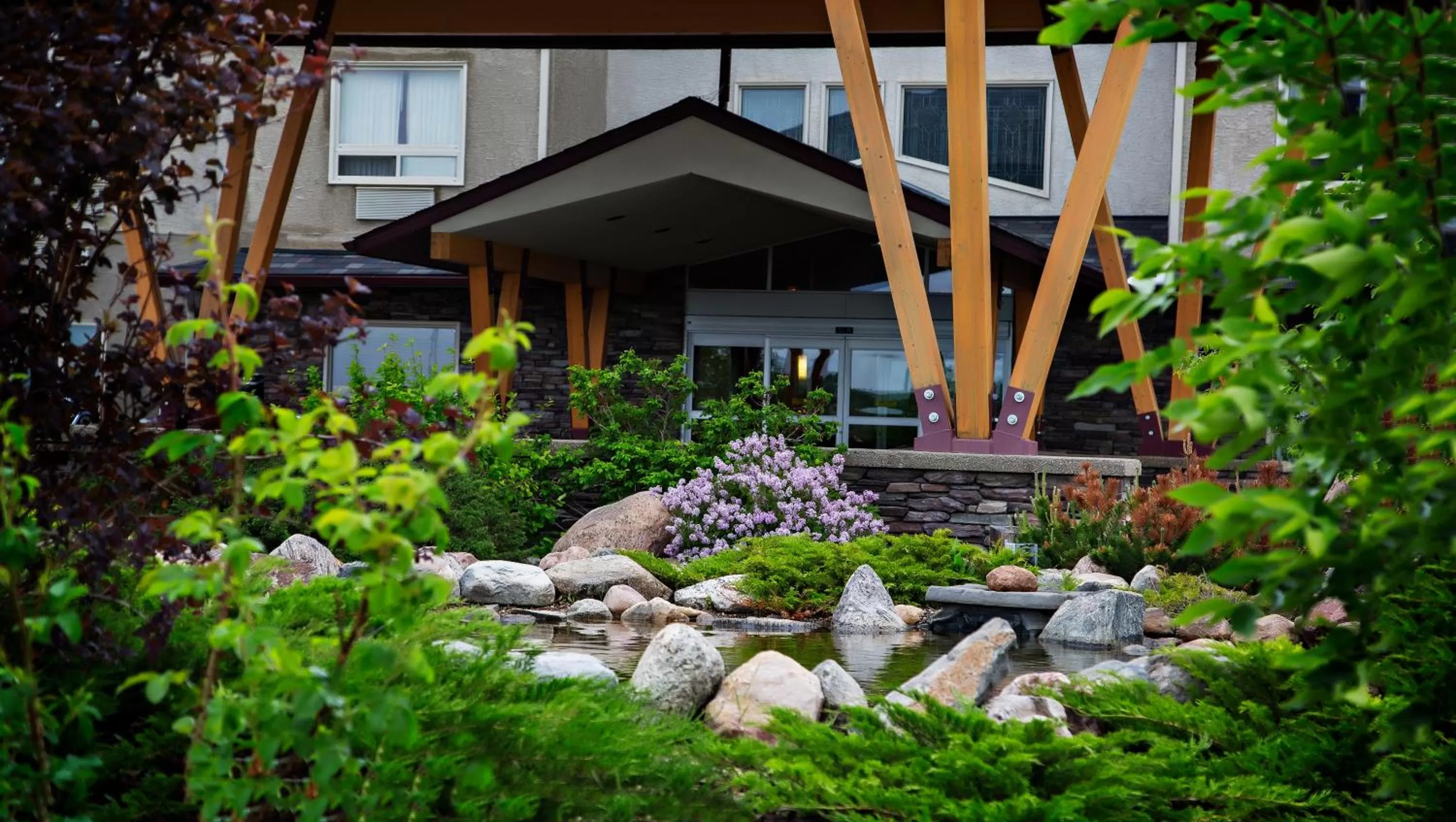 Facade/entrance, Property Building in Gold Eagle Lodge
