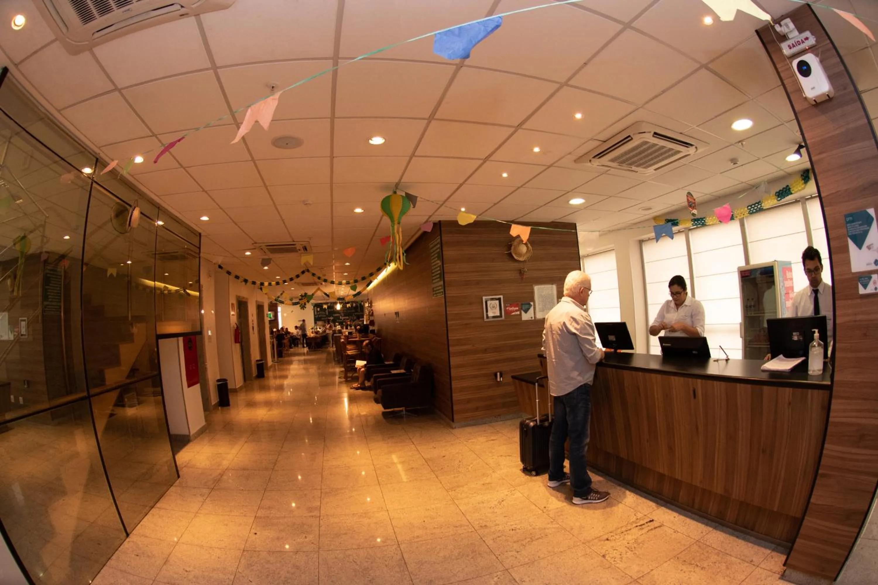 Staff in San Diego Express Barro Preto