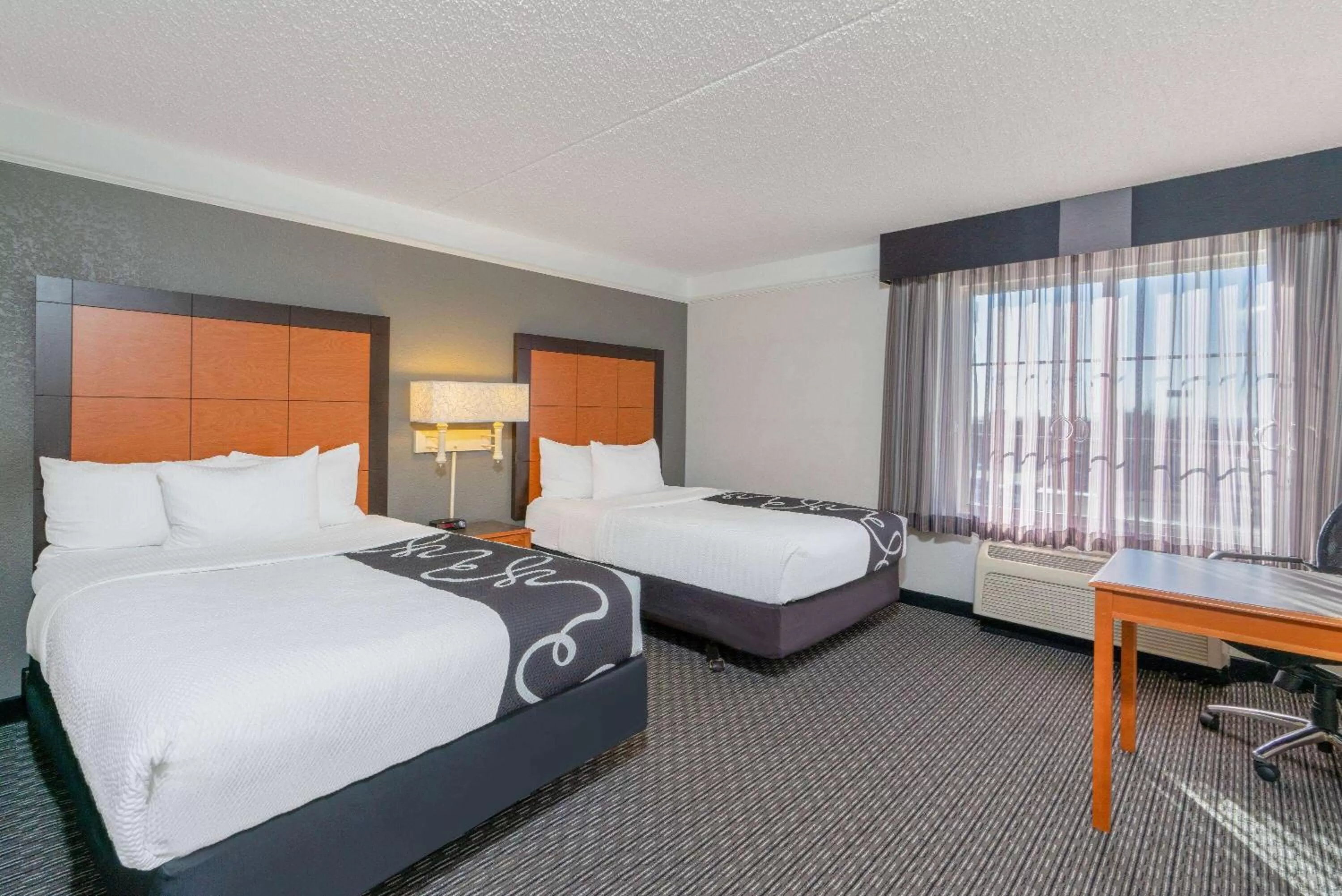 Photo of the whole room, Bed in La Quinta by Wyndham Pueblo