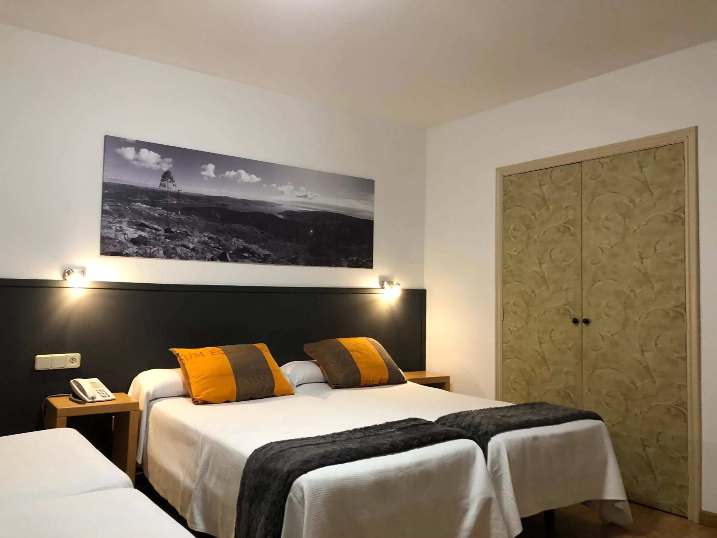 Bed in Hotel del Mar Vigo