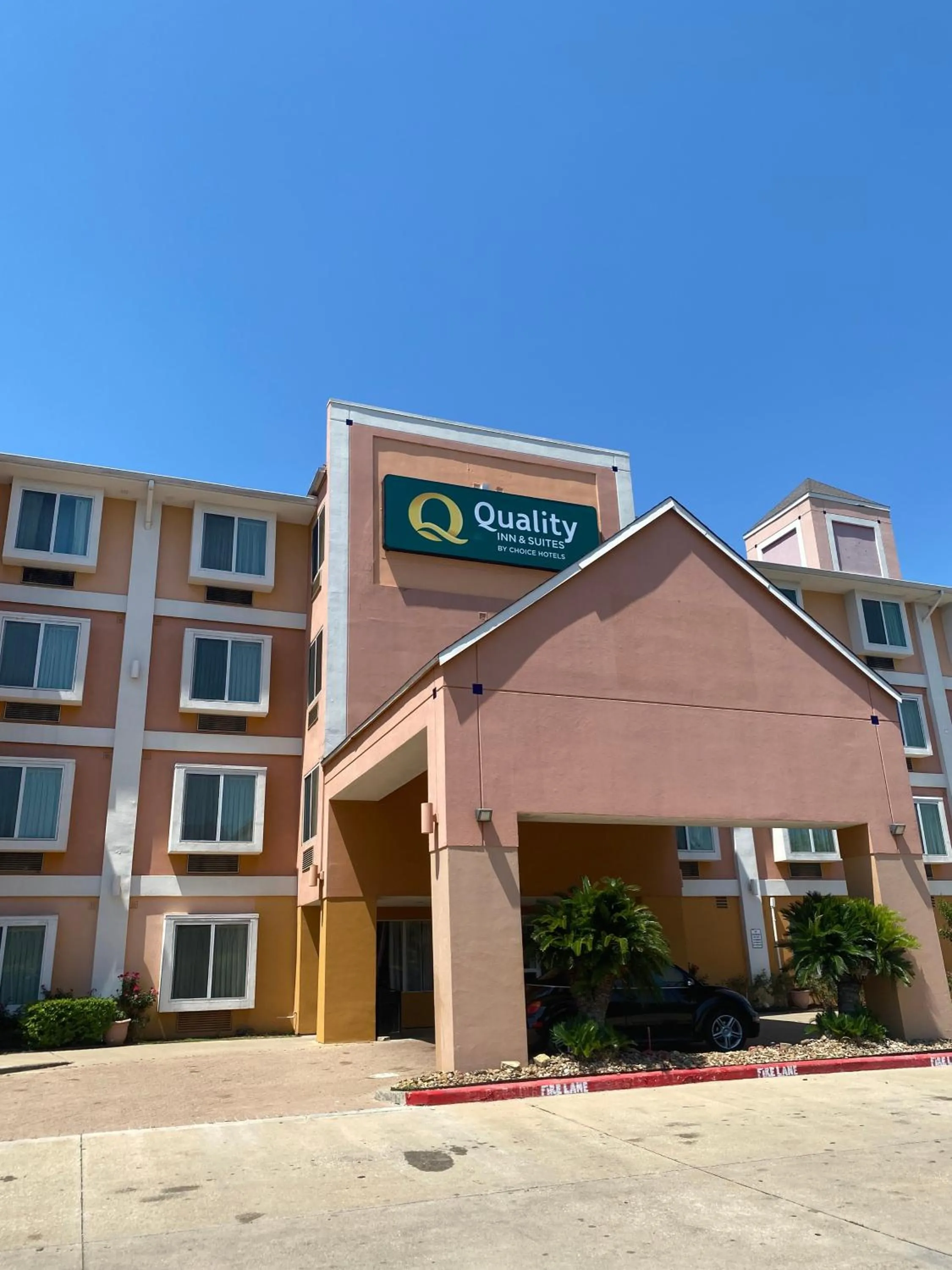 Property building in Quality Inn & Suites West Chase