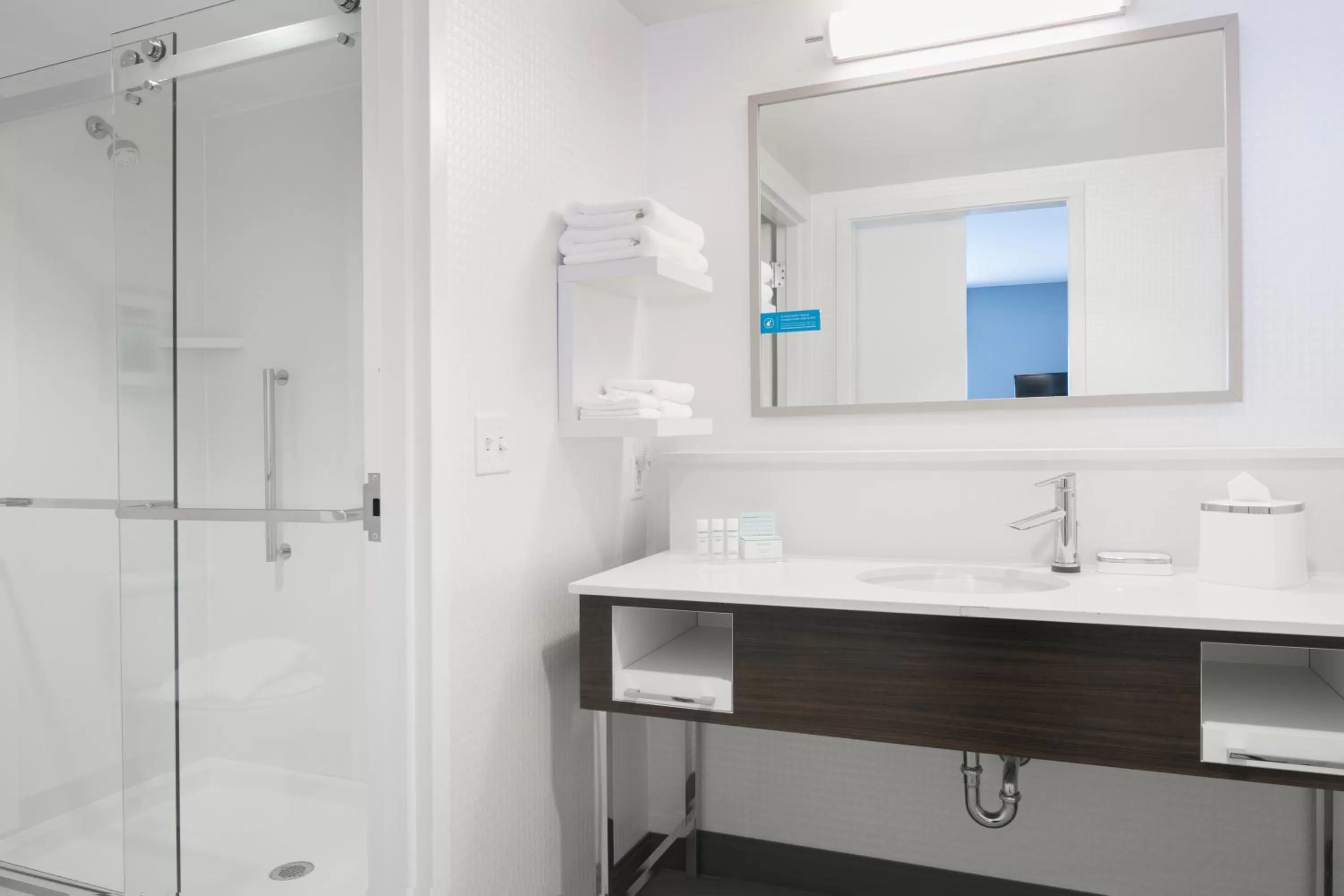 Bathroom in Hampton Inn By Hilton Wichita Northwest