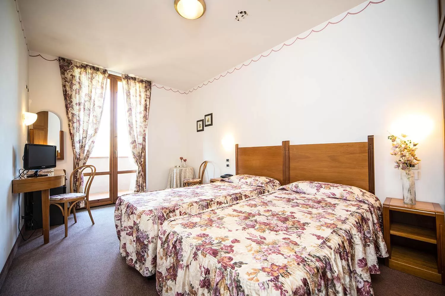 Bed in Hotel Ristorante Farneta