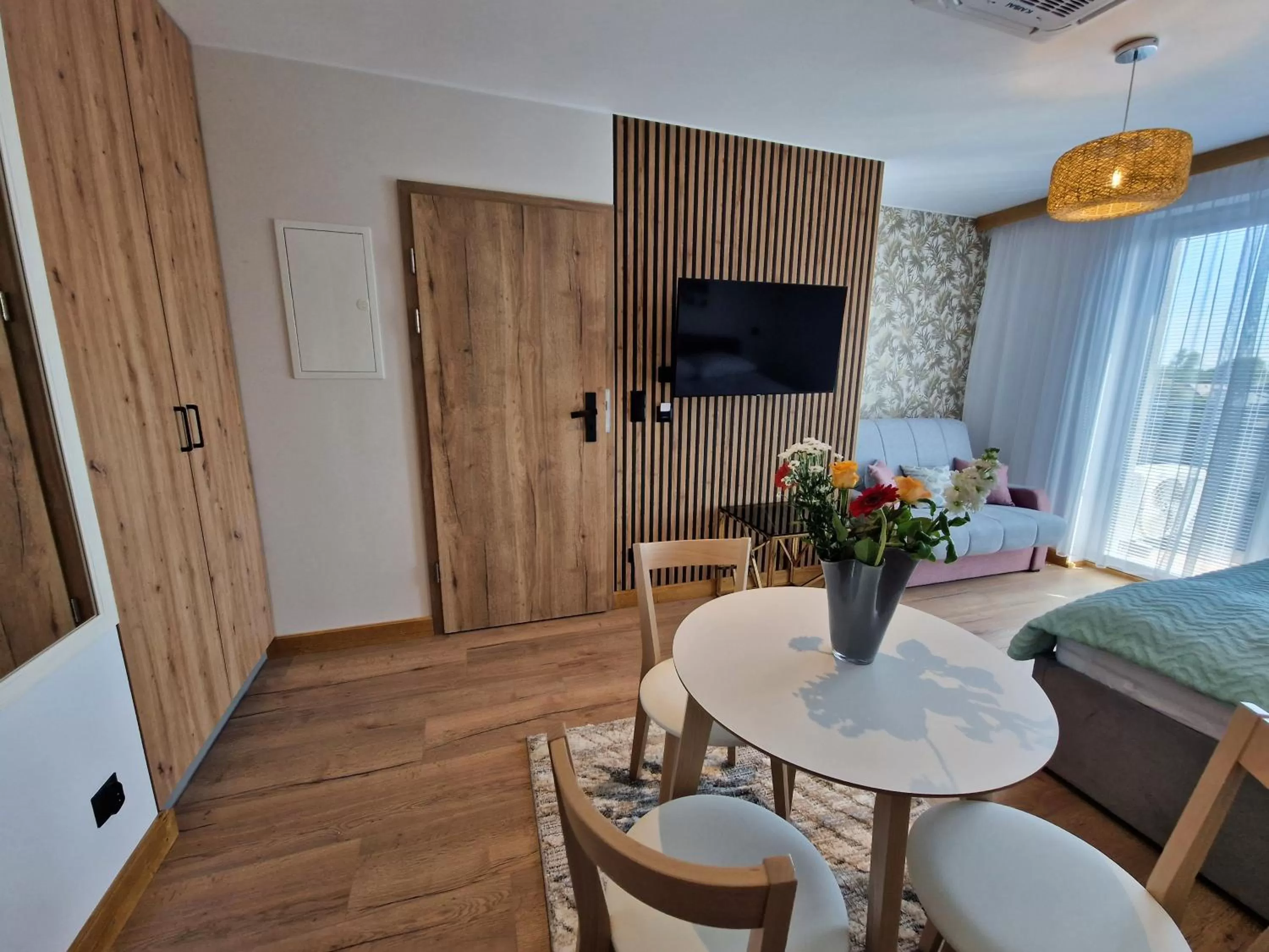 Deluxe Triple Room with Sea View in Zatoka Wypoczynku Apartamenty