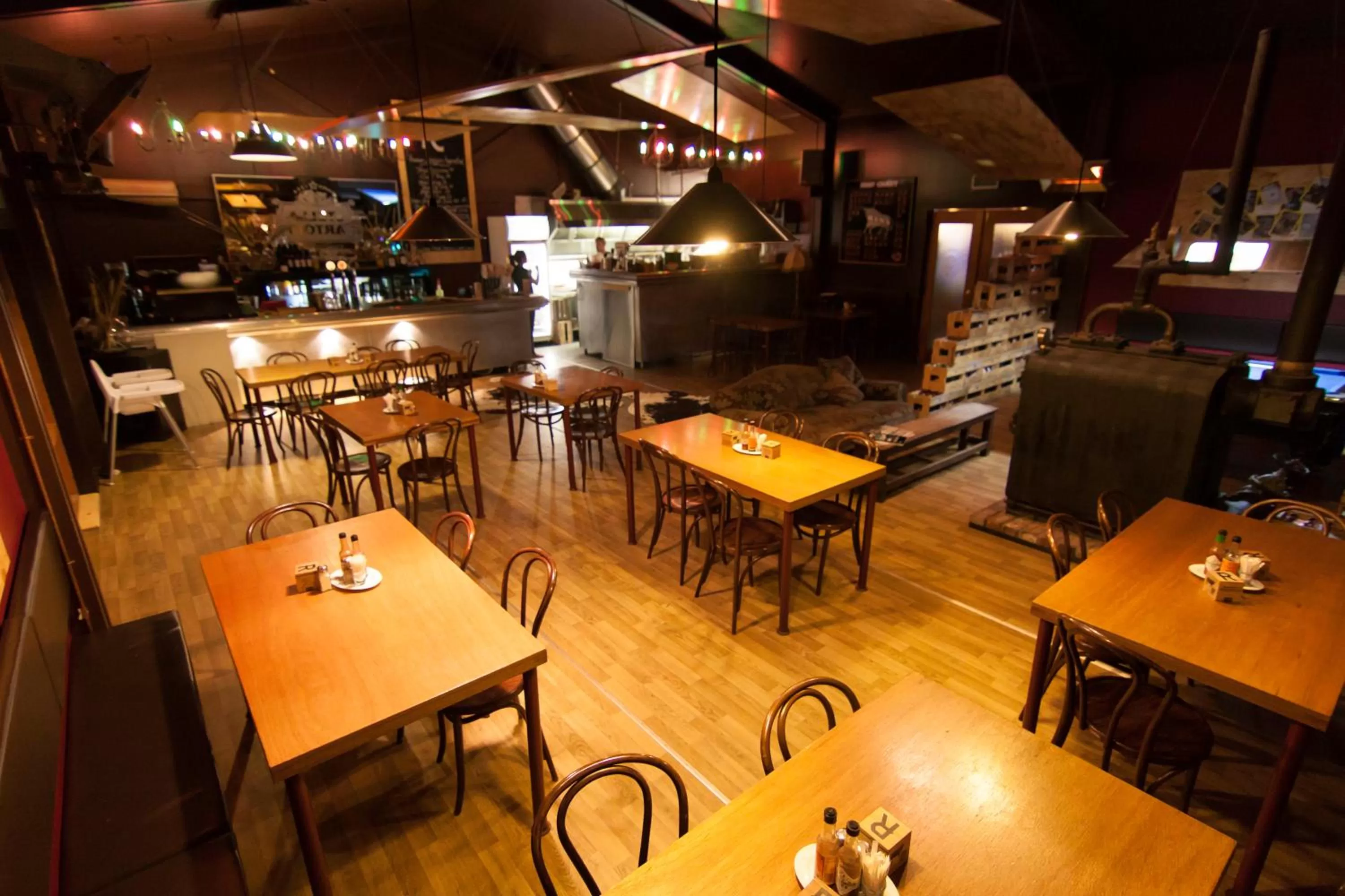 Restaurant/places to eat in Wanaka Hotel