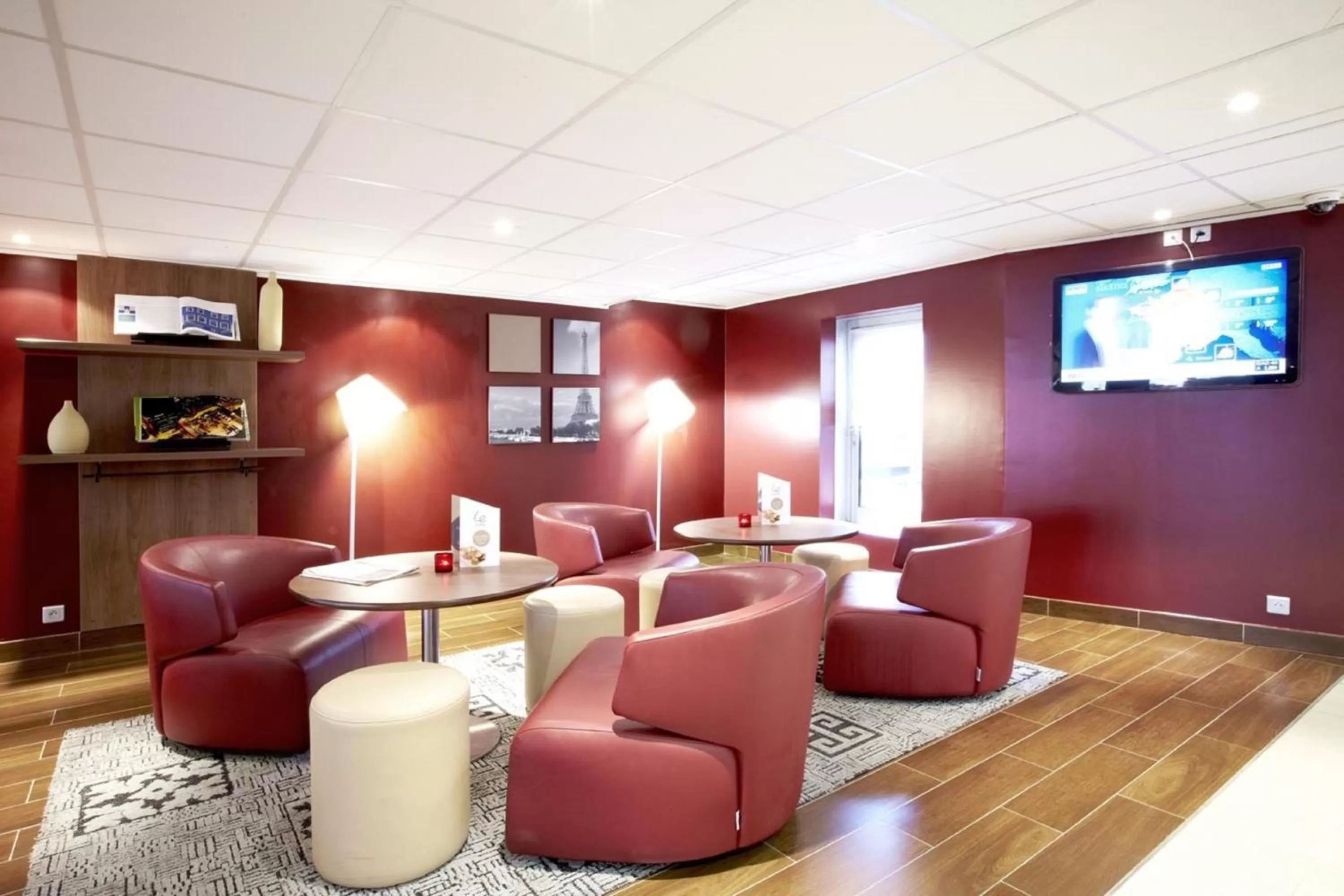 Lounge or bar in Campanile Paris Ouest - Gennevilliers Barbanniers