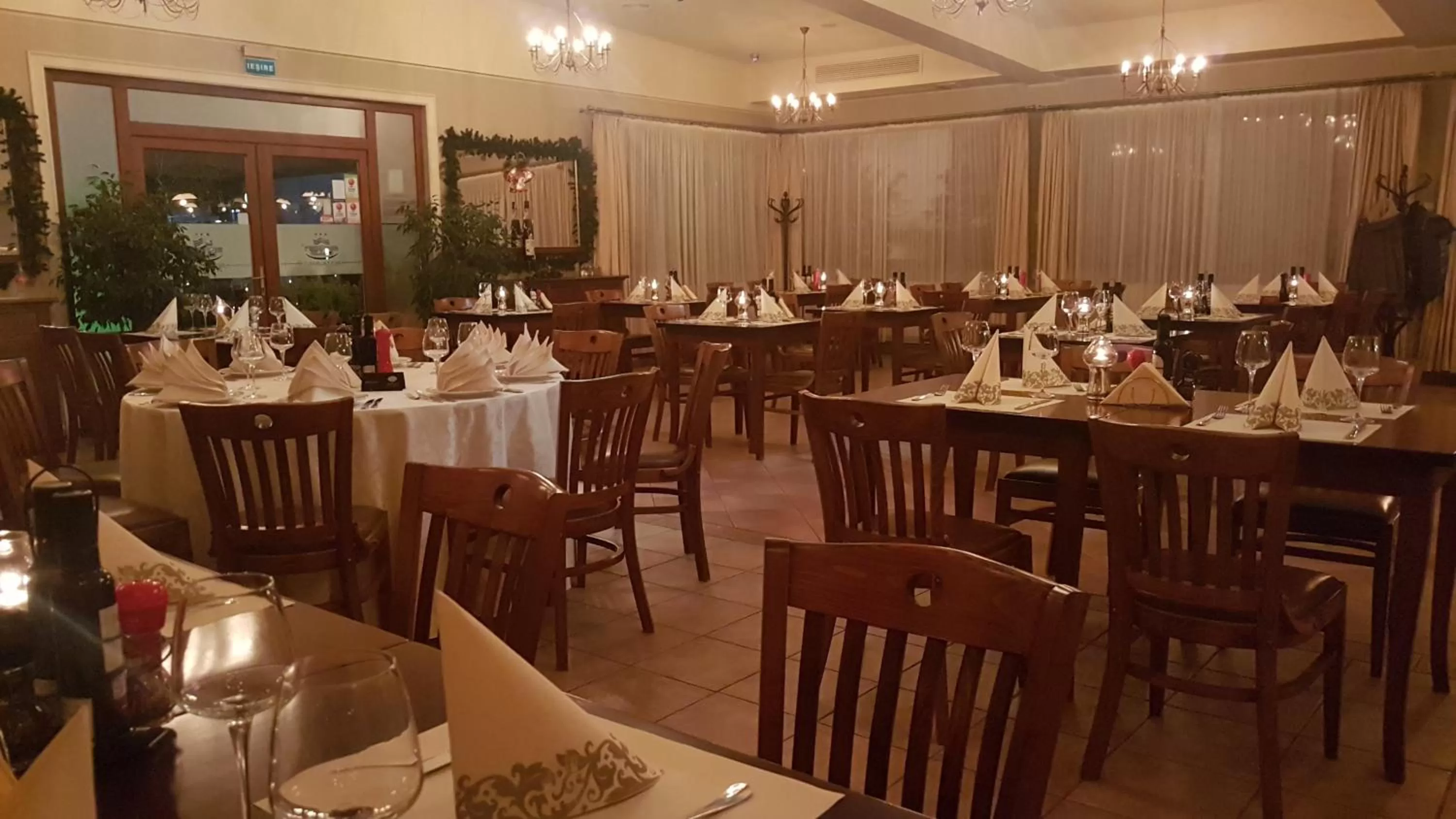 Restaurant/places to eat in Hotel Garden Club