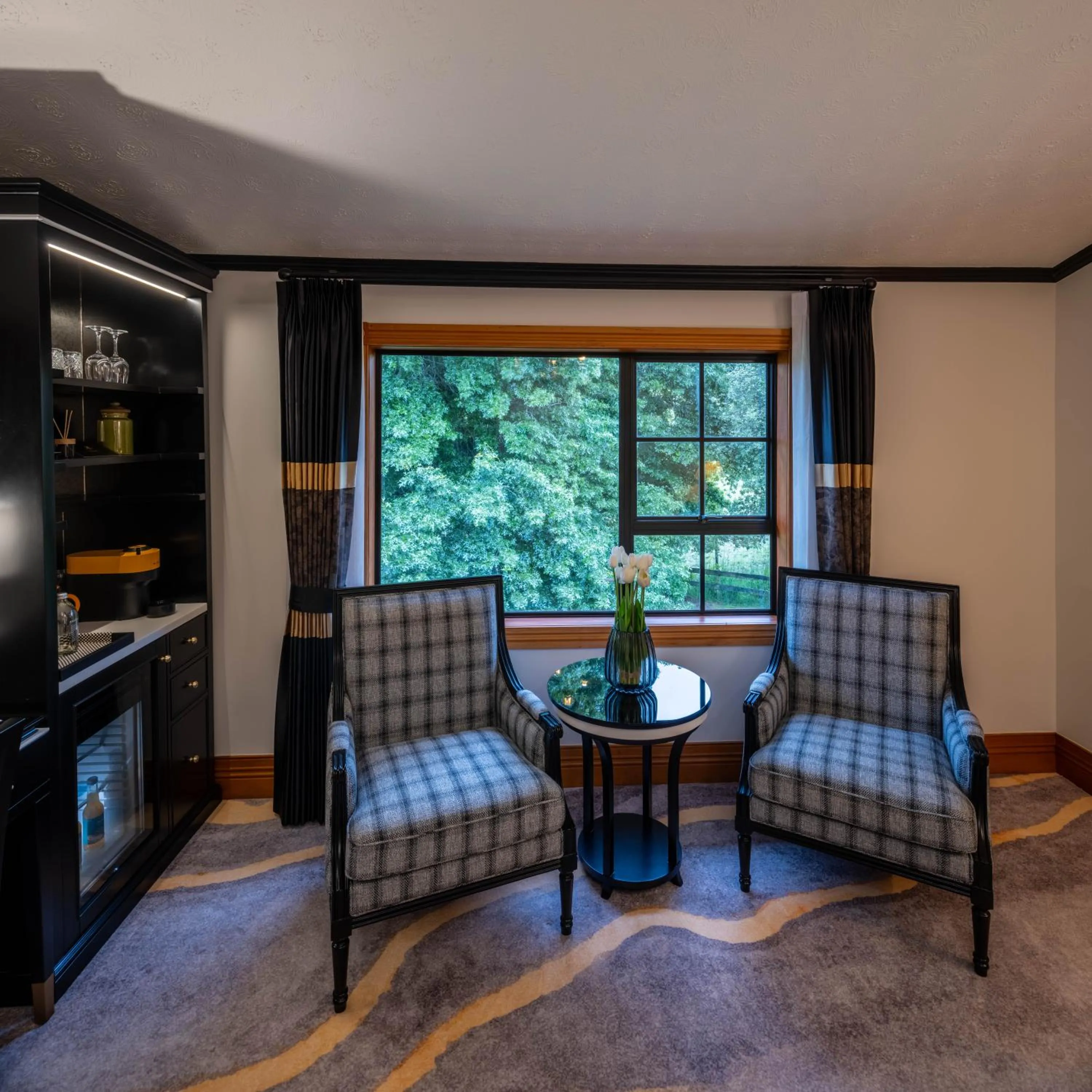 Seating area in Hana Lodge