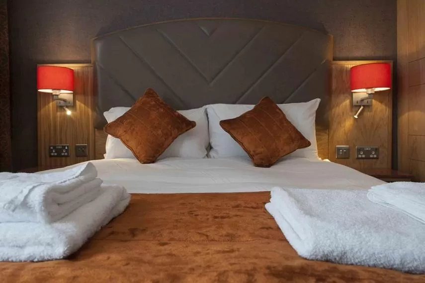 Bed in The Crown Hotel Wetherspoon