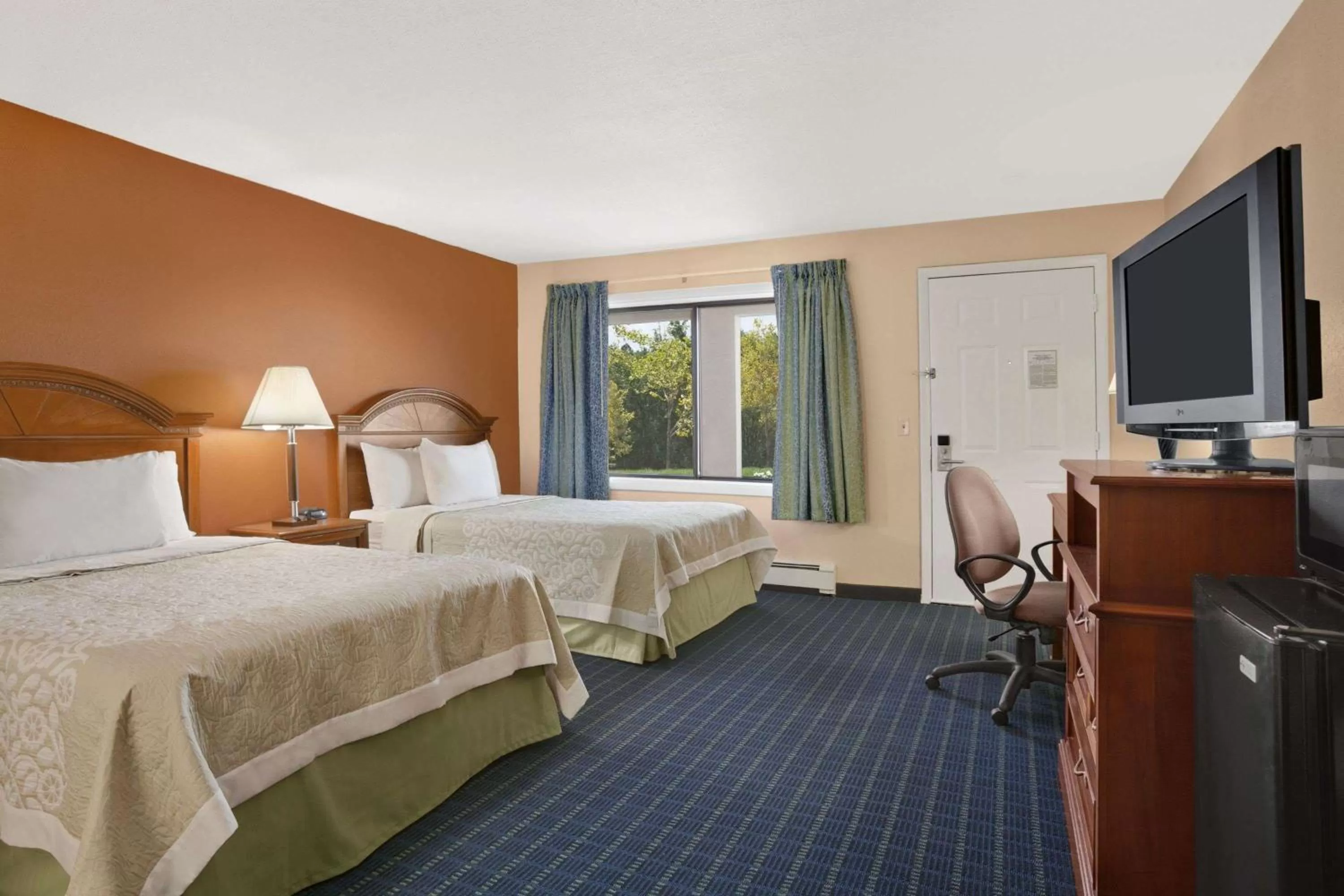 Photo of the whole room, Bed in Days Inn by Wyndham Middletown
