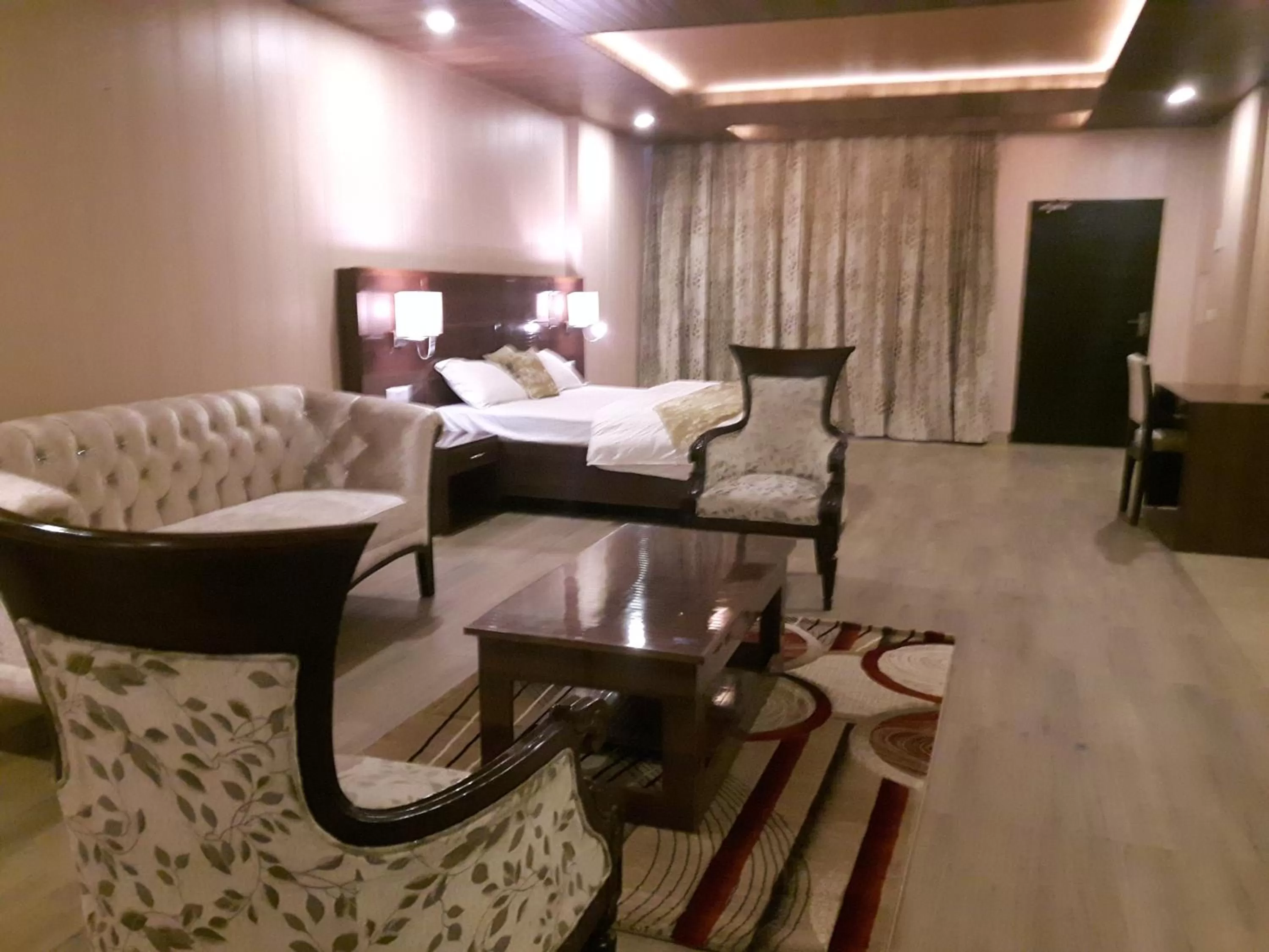 Living room, Seating Area in Maple Leaf Hotel